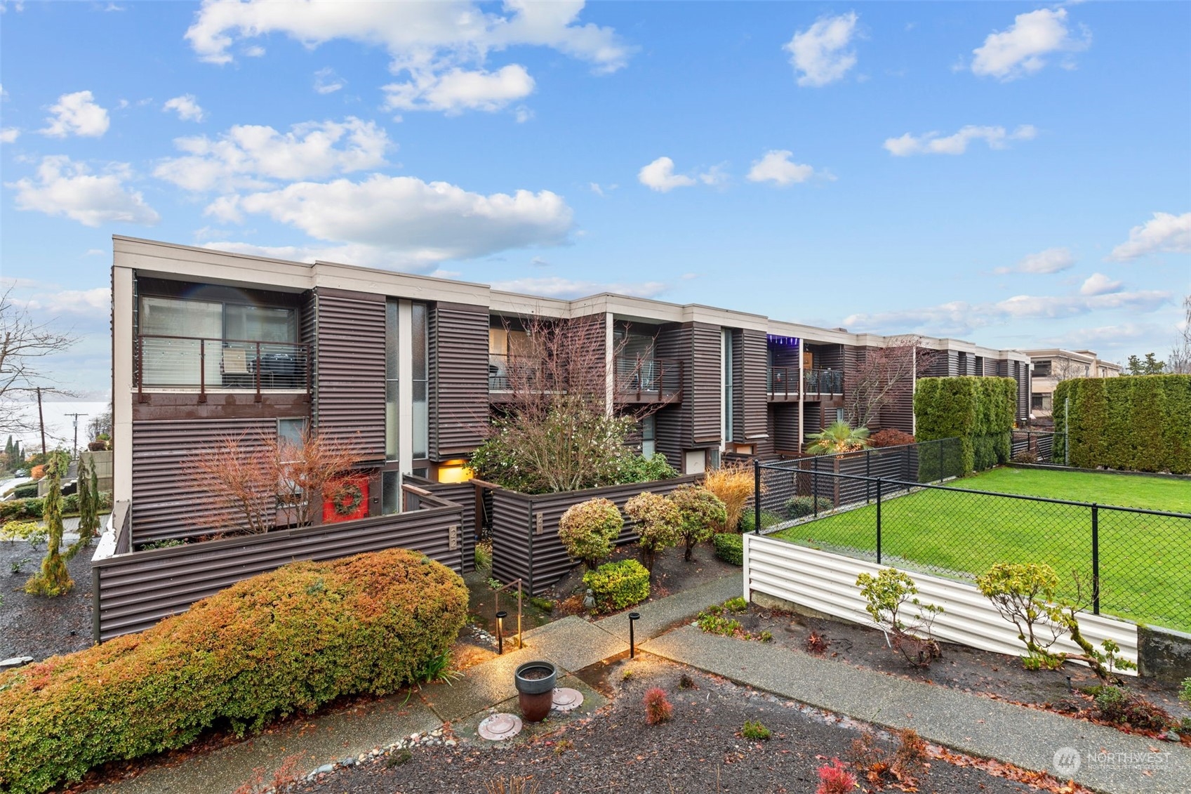 300 7th Avenue S Unit: 18