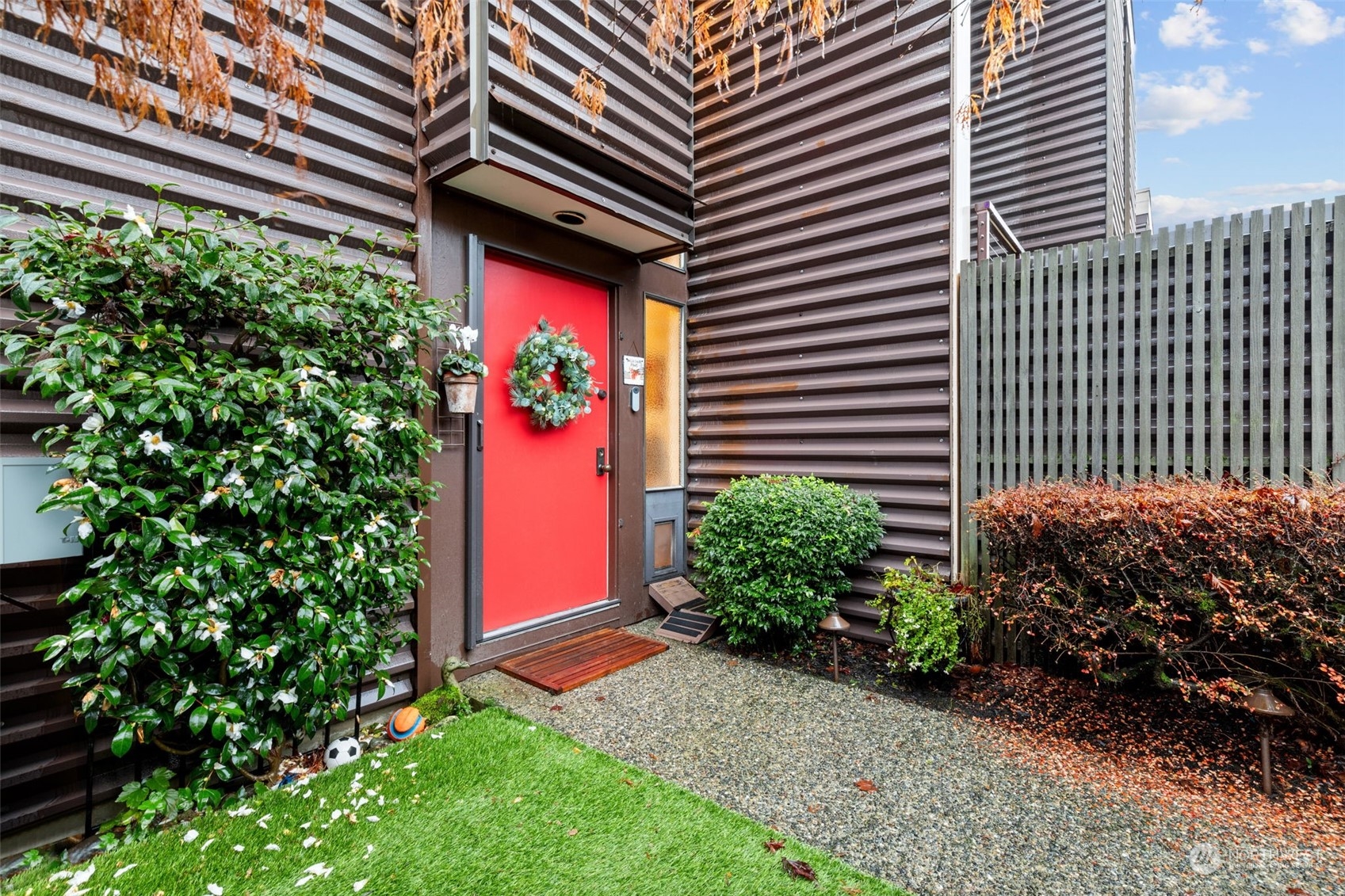 300 7th Avenue S Unit: 18