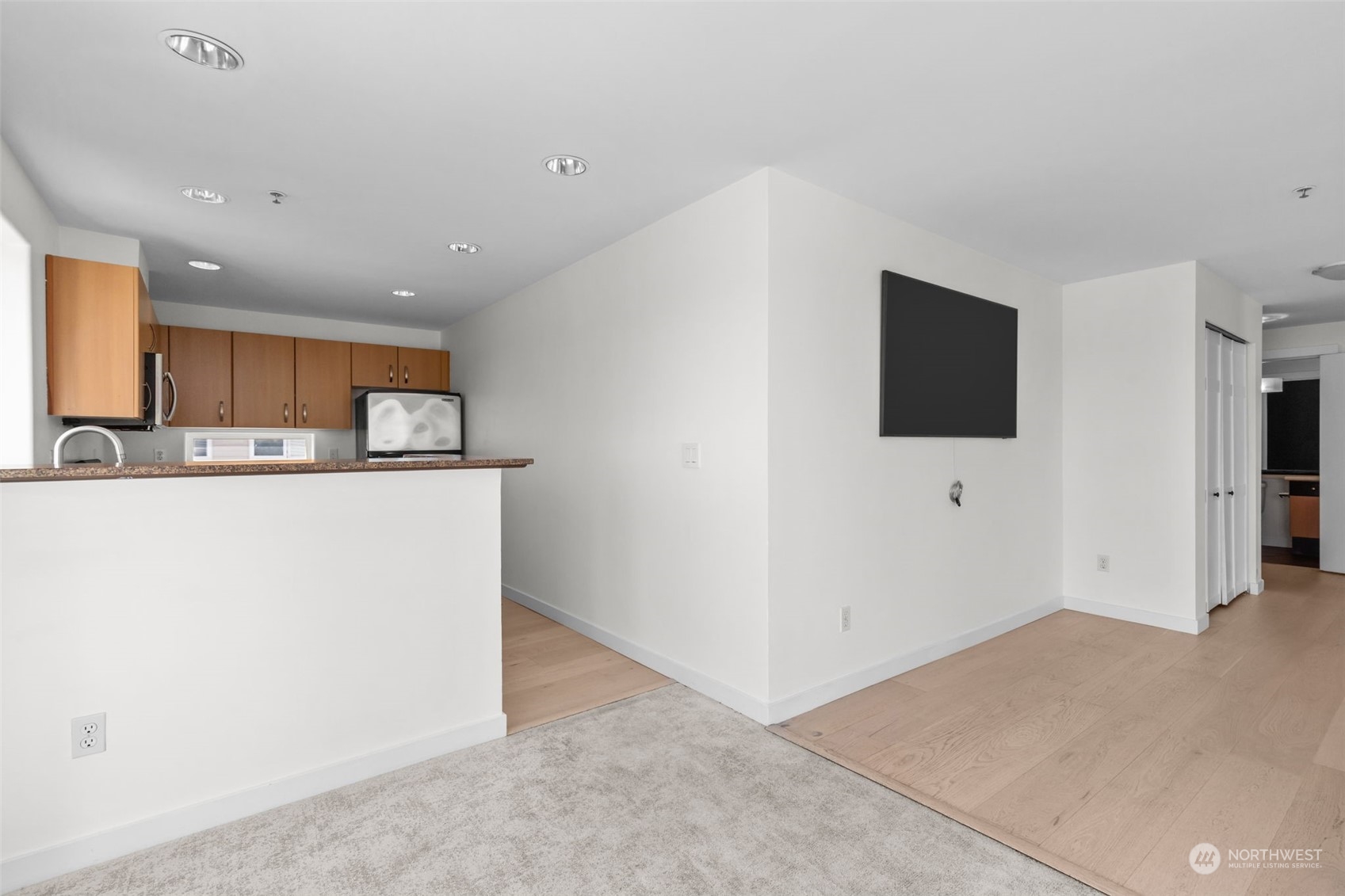 4020 Aurora Avenue N Unit: 414