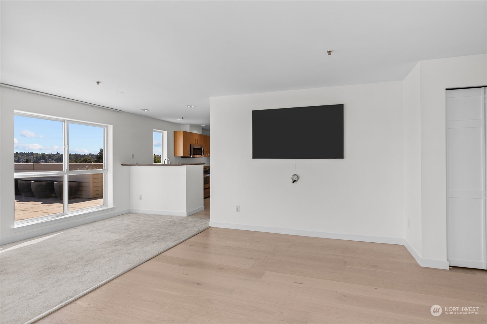 4020 Aurora Avenue N Unit: 414