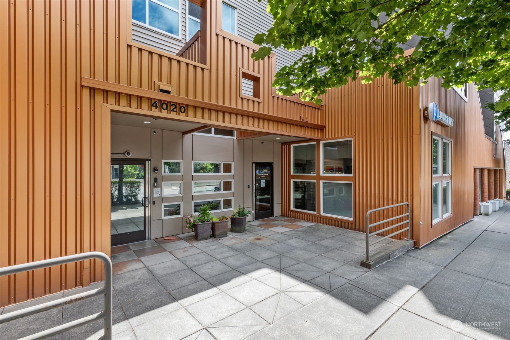 4020 Aurora Avenue N Unit: 414