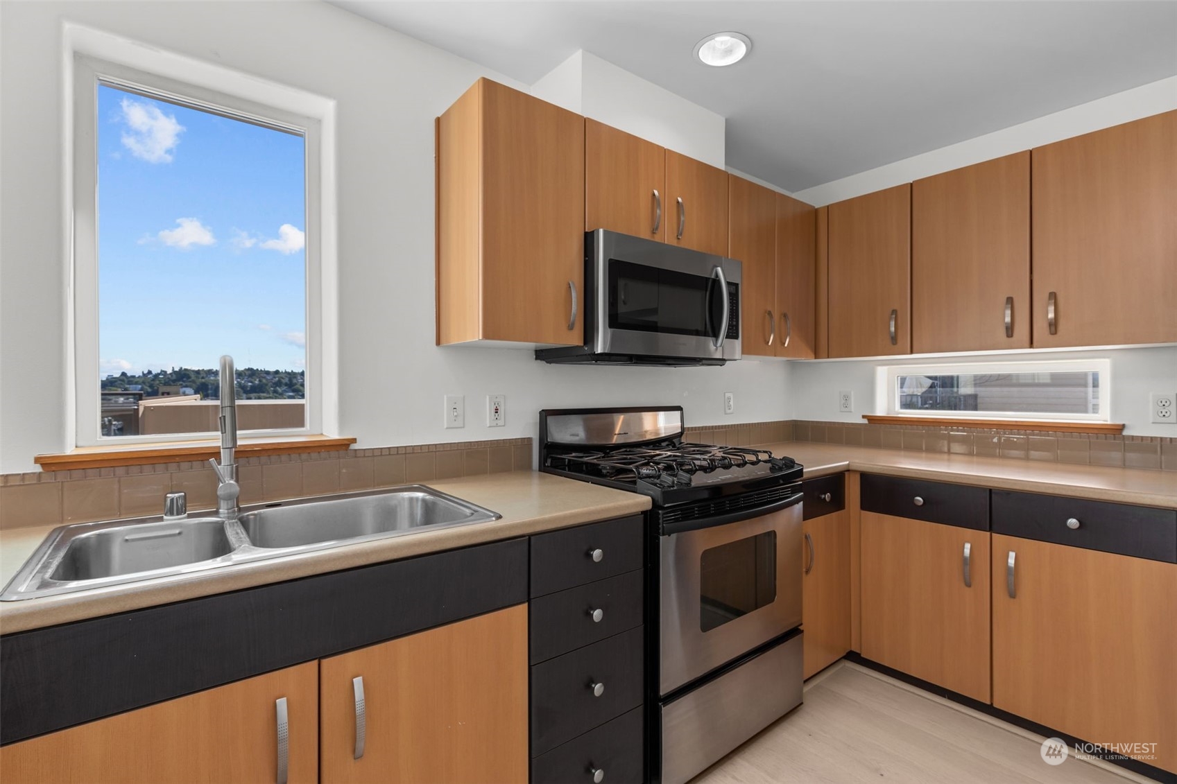 4020 Aurora Avenue N Unit: 414