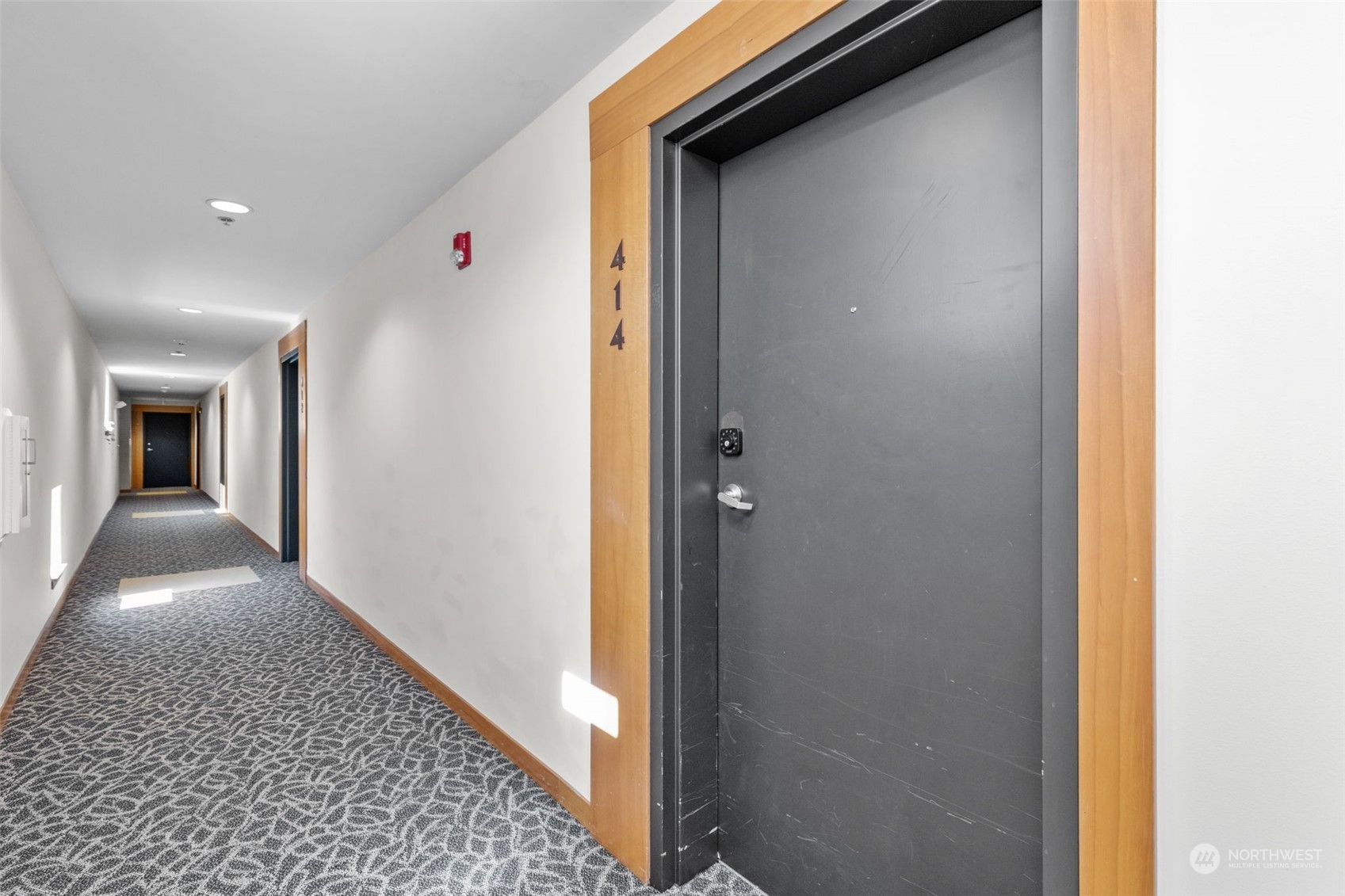 4020 Aurora Avenue N Unit: 414