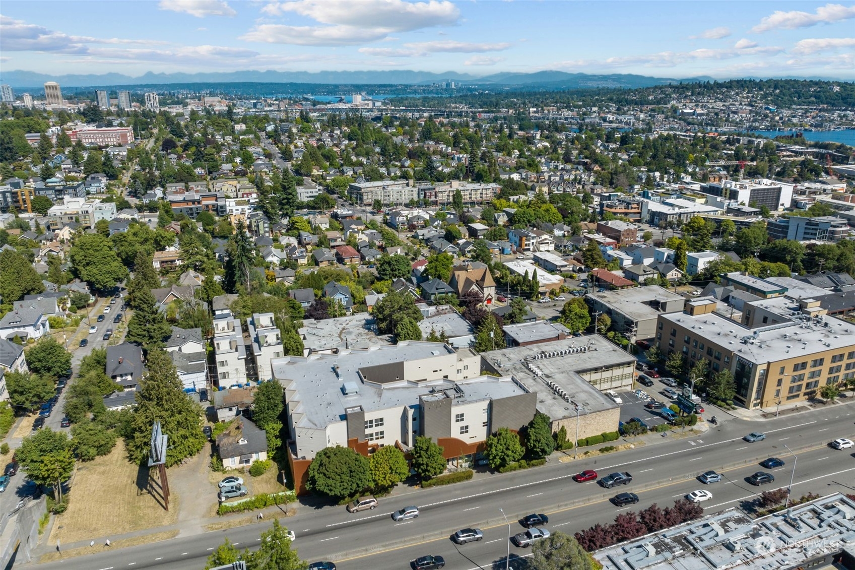 4020 Aurora Avenue N Unit: 414