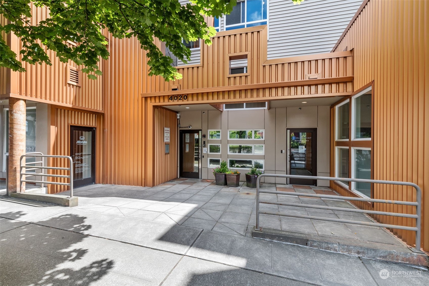 4020 Aurora Avenue N Unit: 414