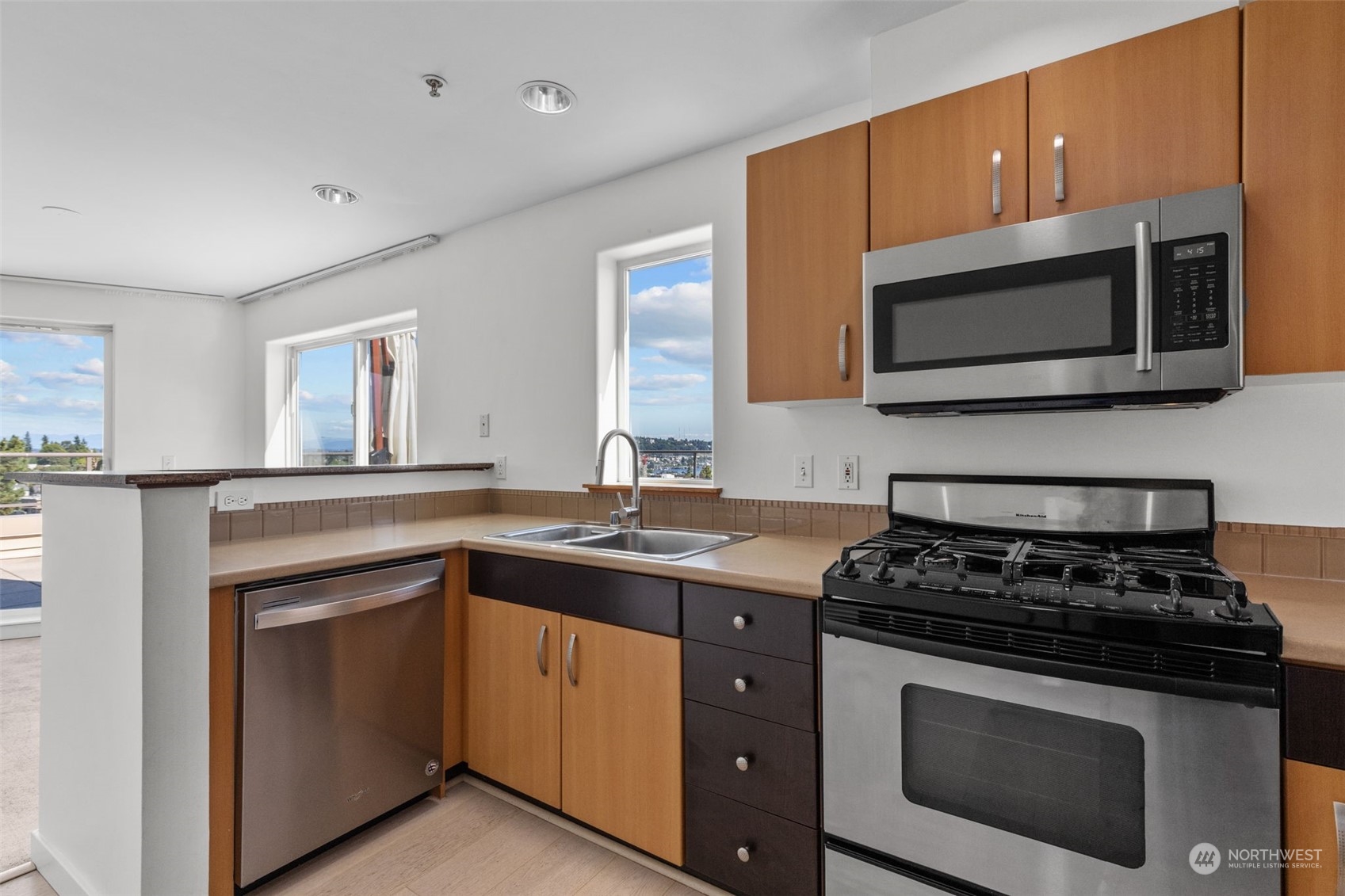 4020 Aurora Avenue N Unit: 414