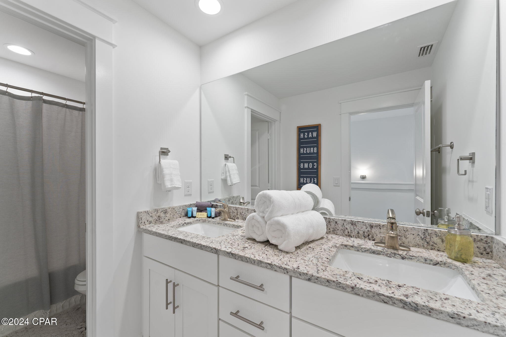 2702 Lagoon Manor Drive