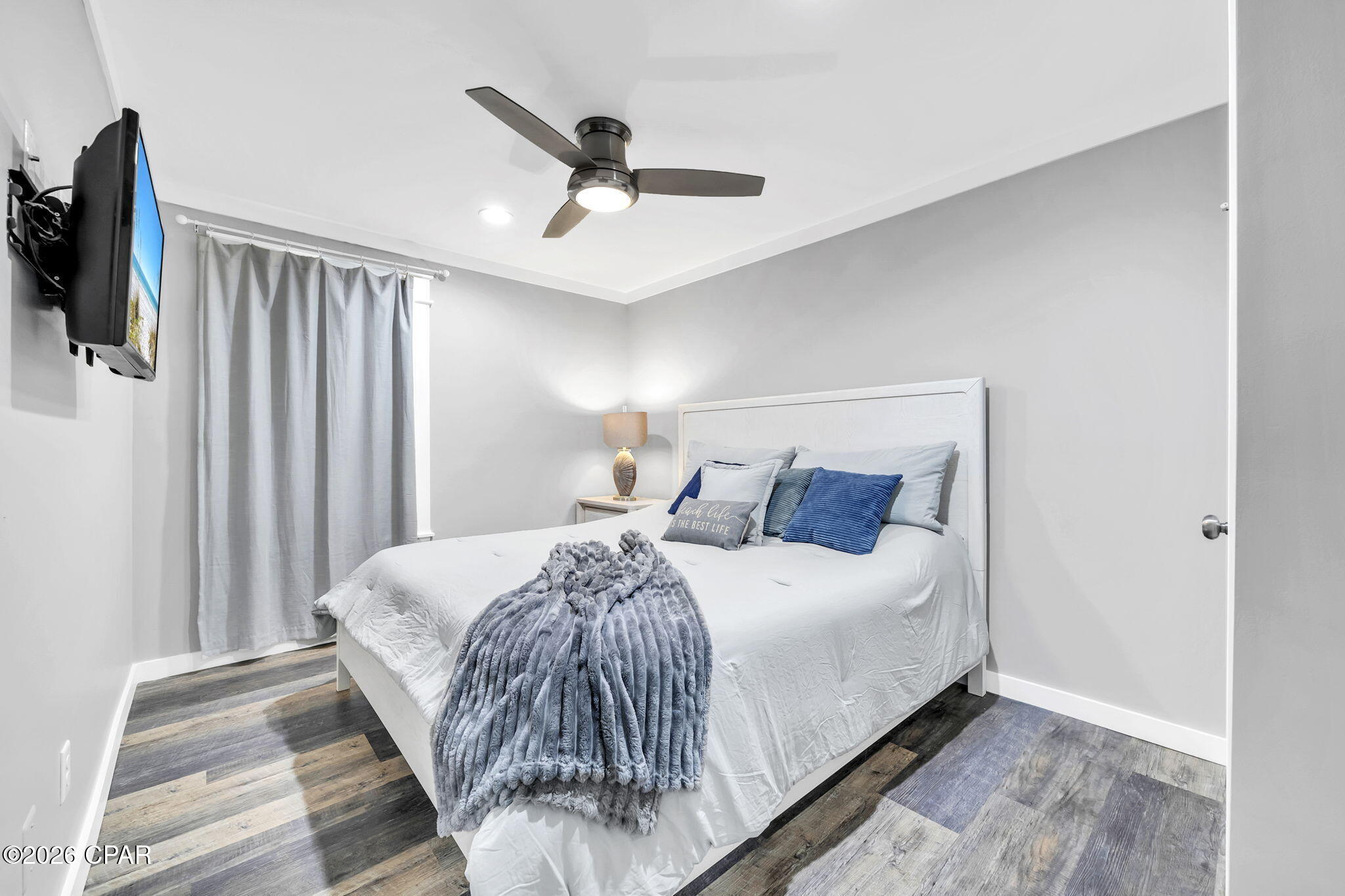 8706 Surf Drive A
