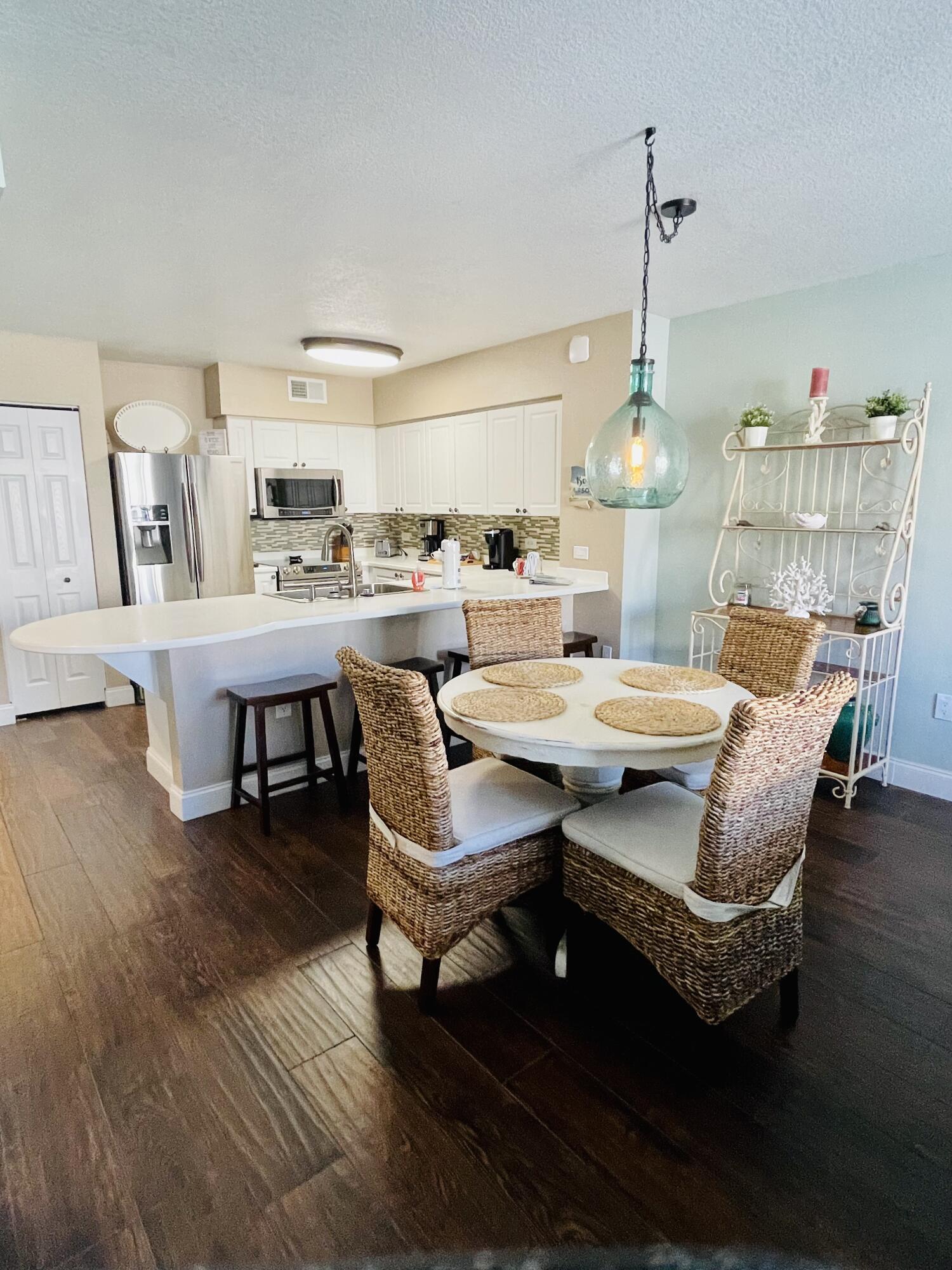 520 Santa Rosa Boulevard, 418