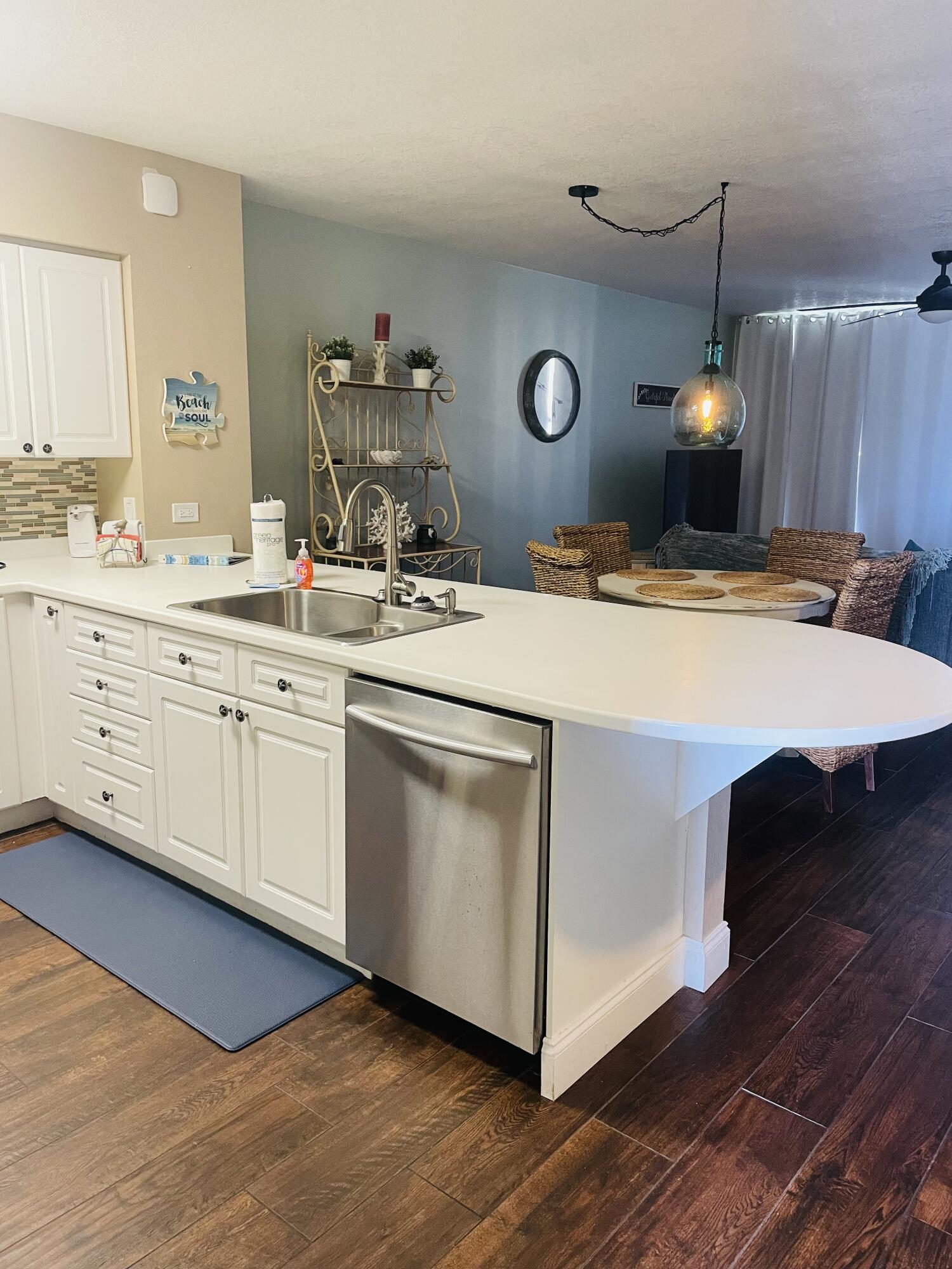 520 Santa Rosa Boulevard, 418