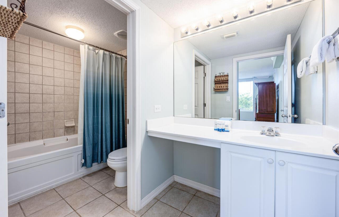 520 Santa Rosa Boulevard, 100