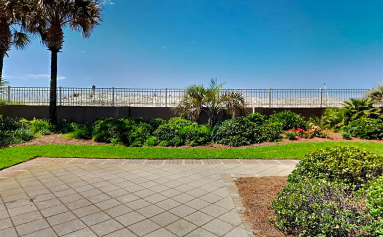 520 Santa Rosa Boulevard, 100