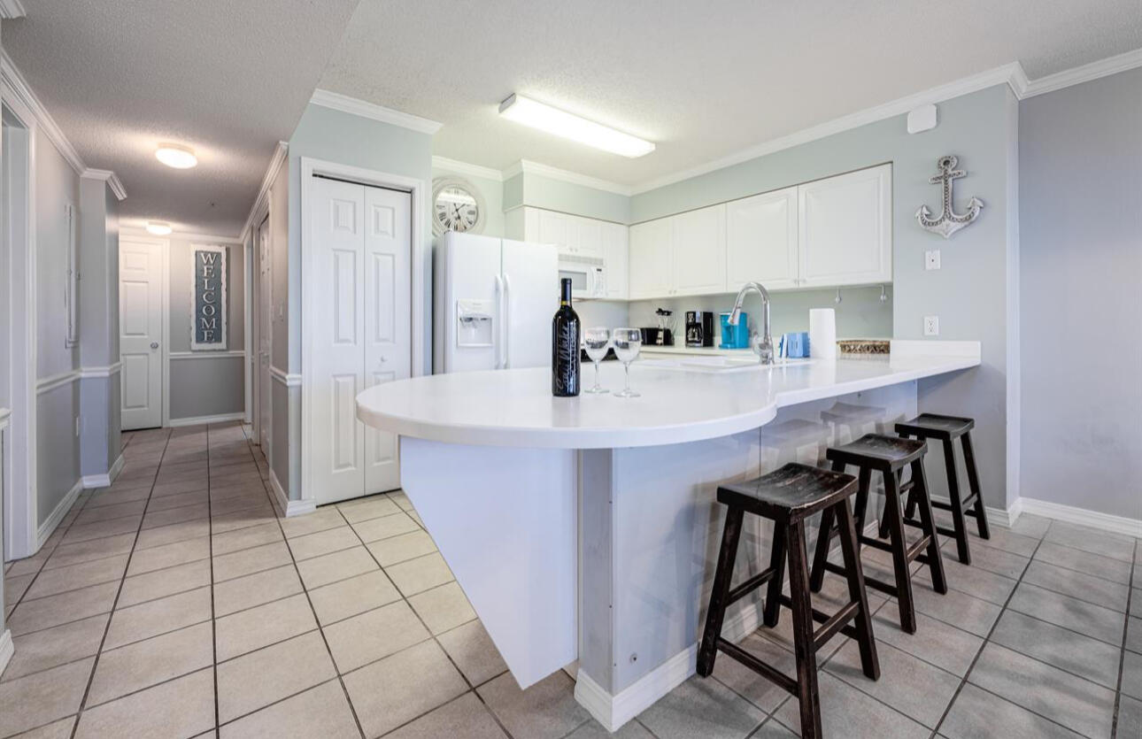 520 Santa Rosa Boulevard, 100