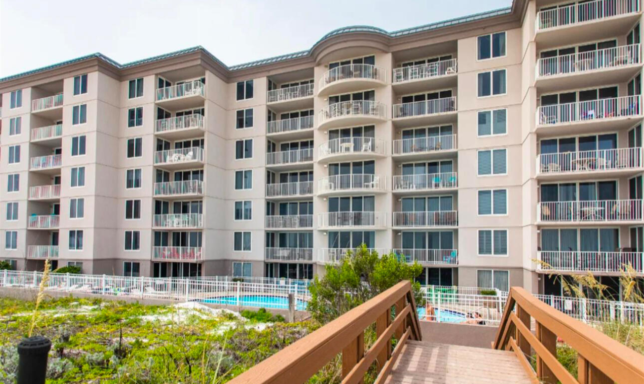 520 Santa Rosa Boulevard, 100