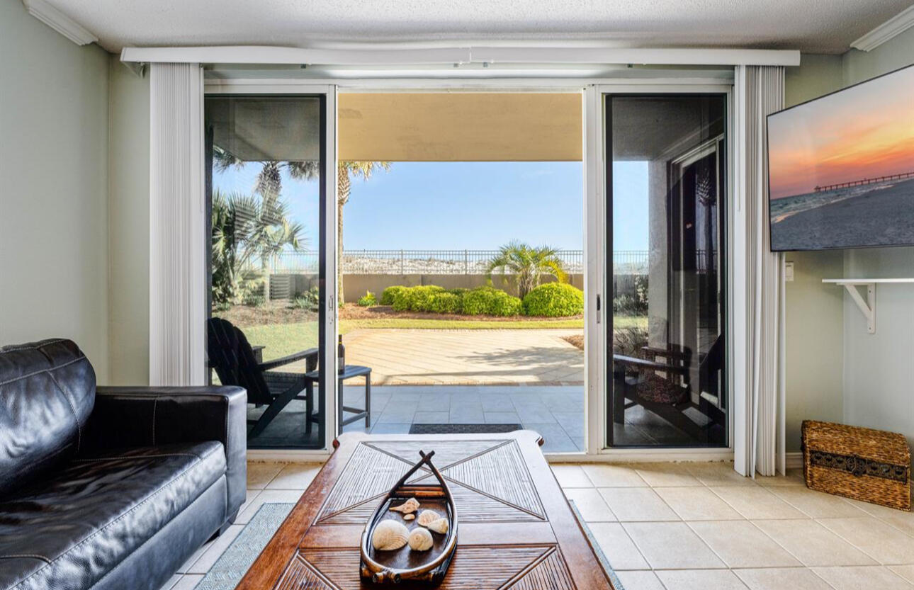 520 Santa Rosa Boulevard, 100