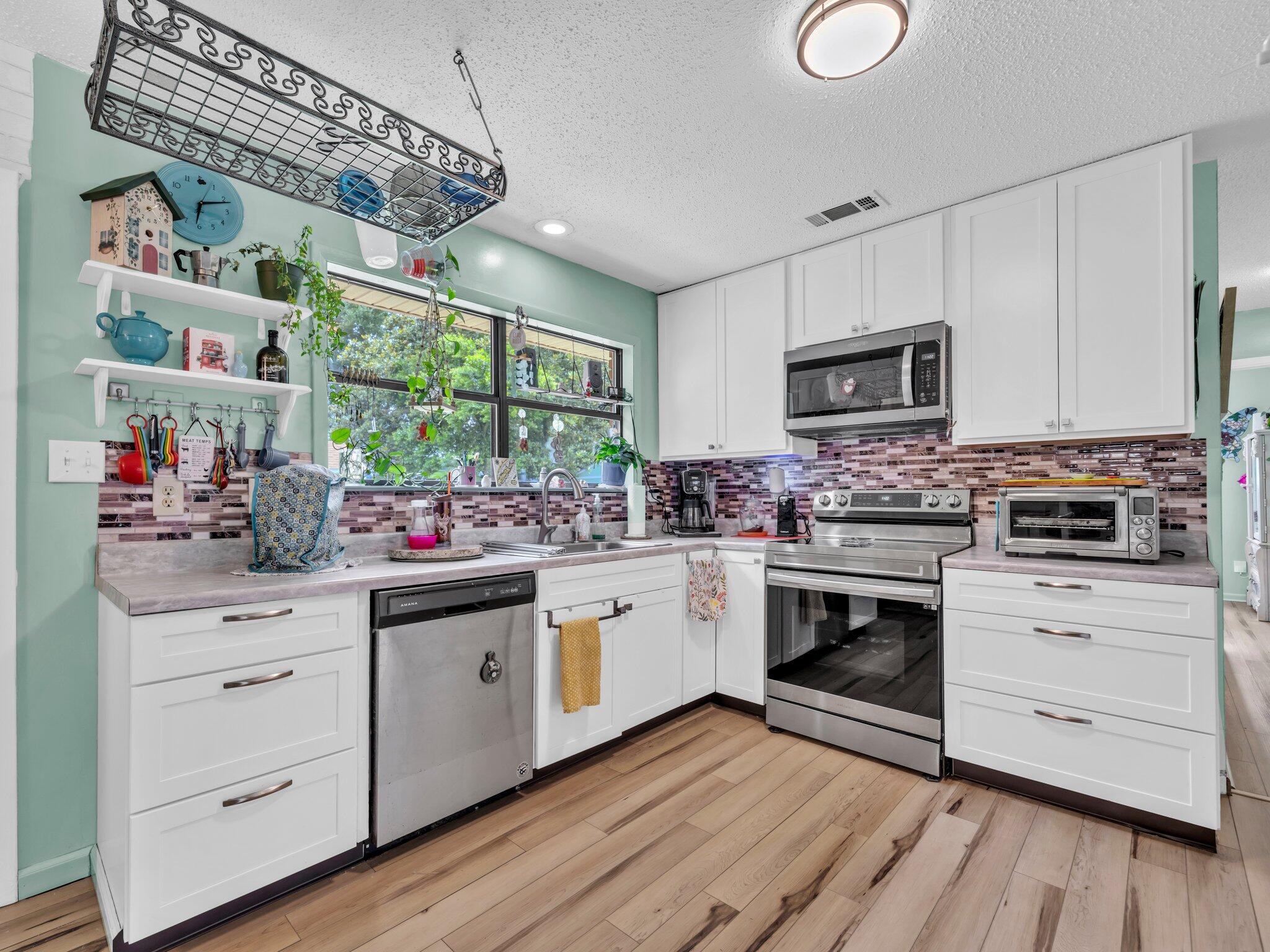 141 NW Rainbow Drive