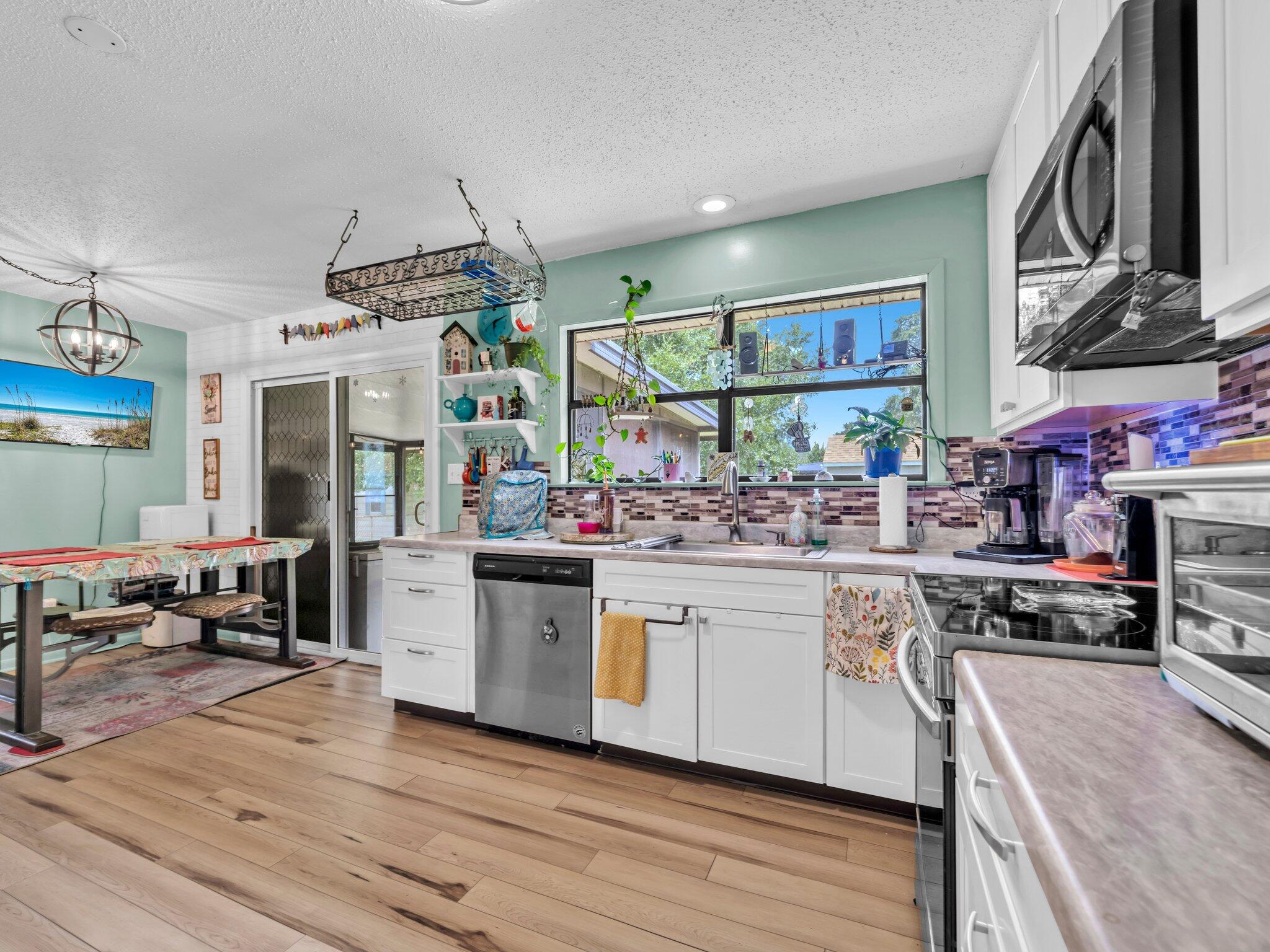 141 NW Rainbow Drive