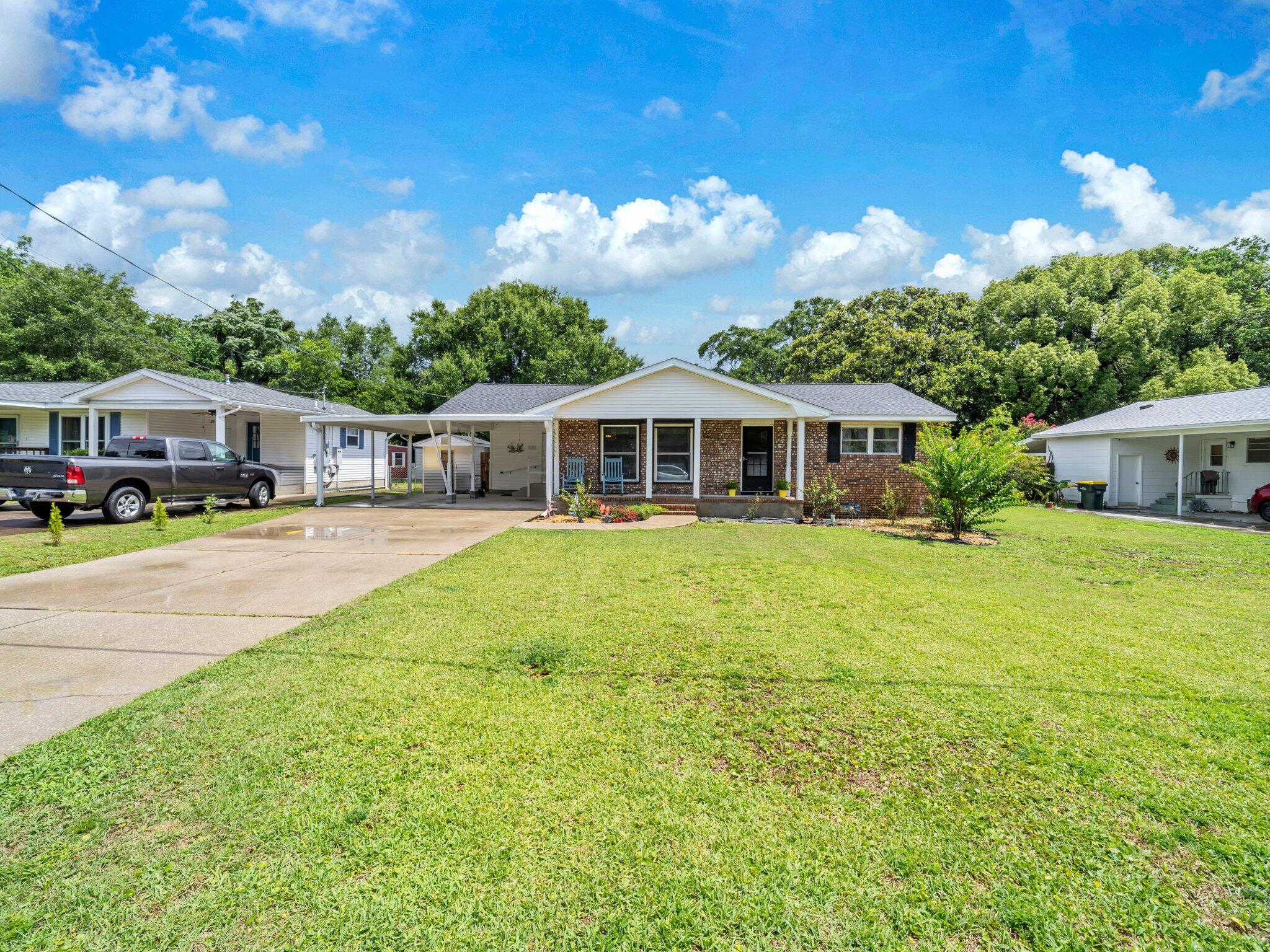 141 NW Rainbow Drive