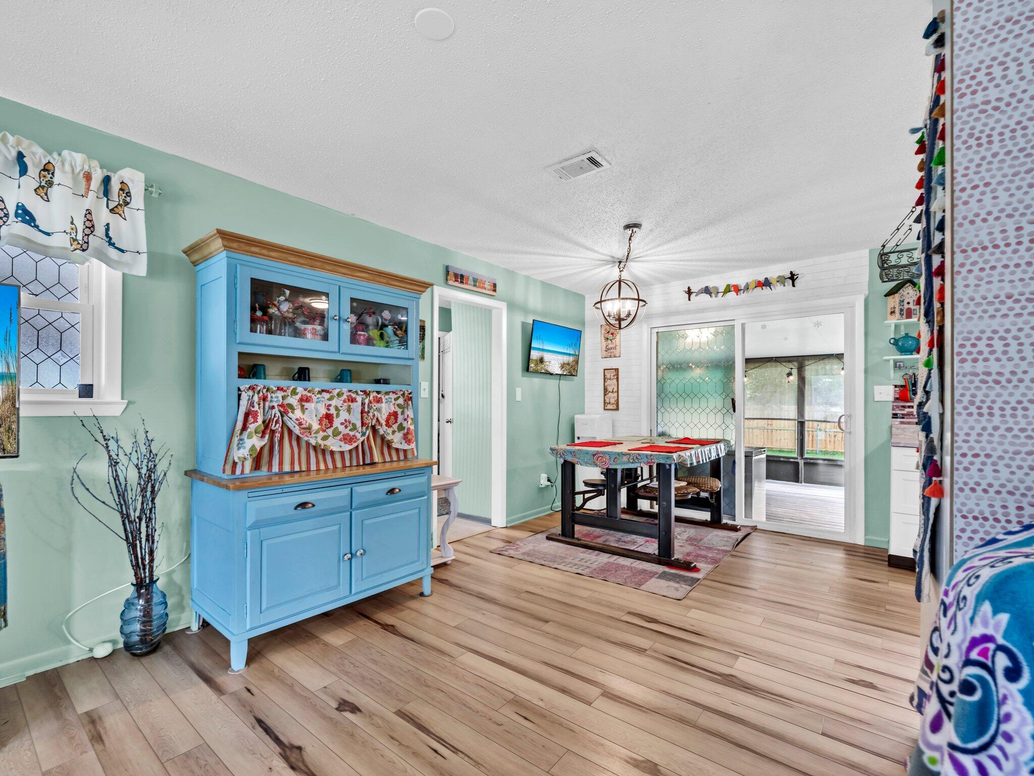 141 NW Rainbow Drive