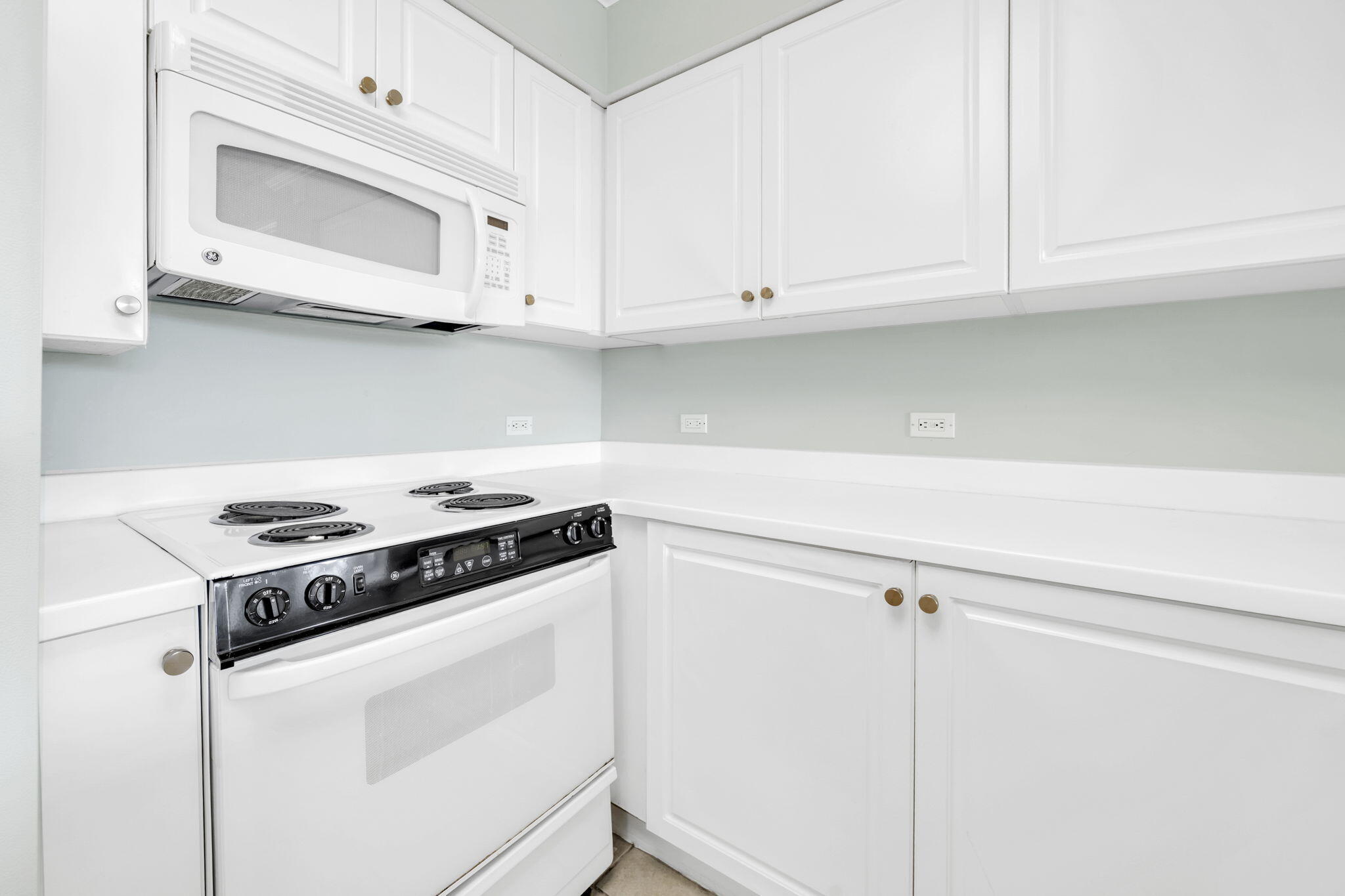 520 Santa Rosa Boulevard 100