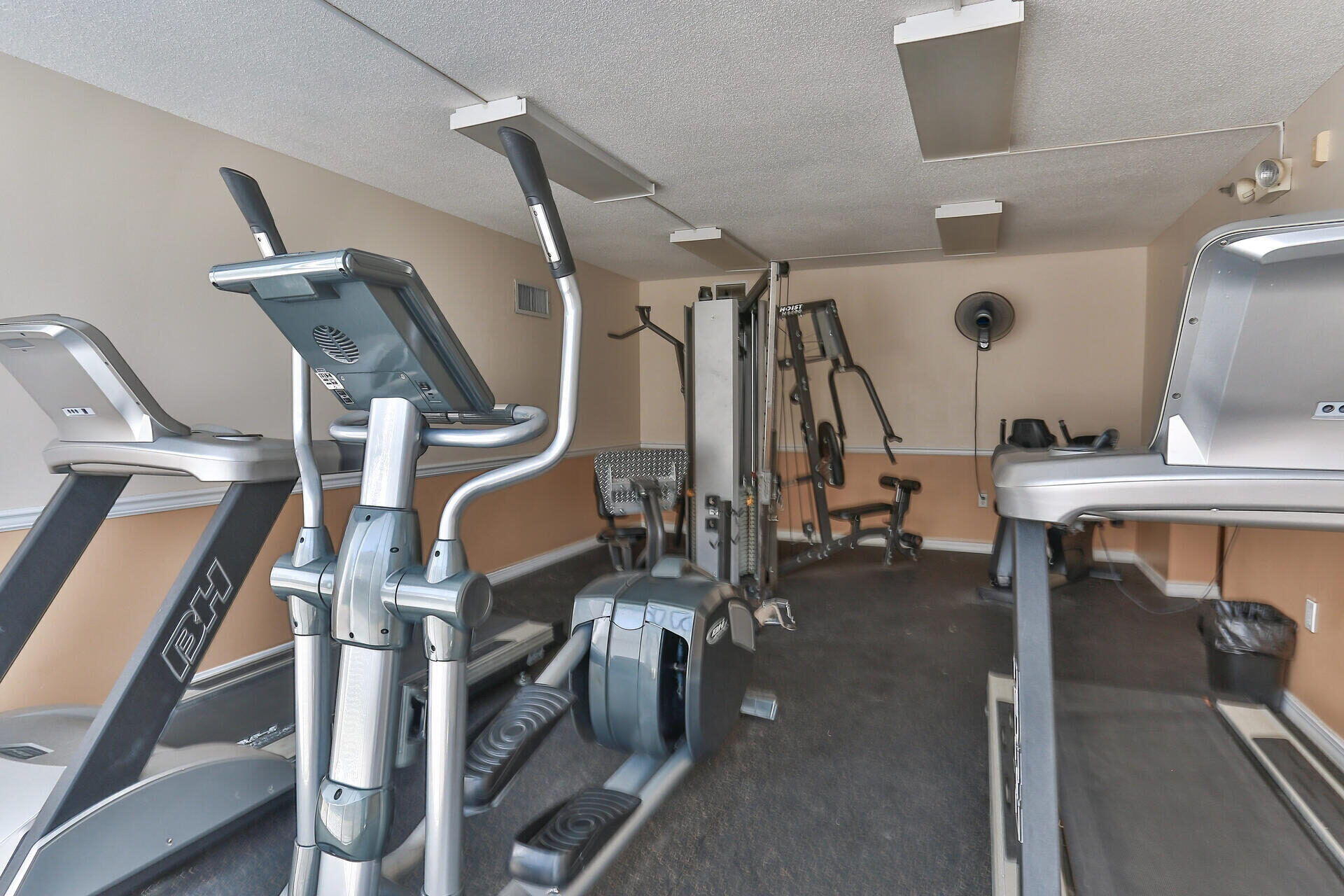 520 Santa Rosa Boulevard 100