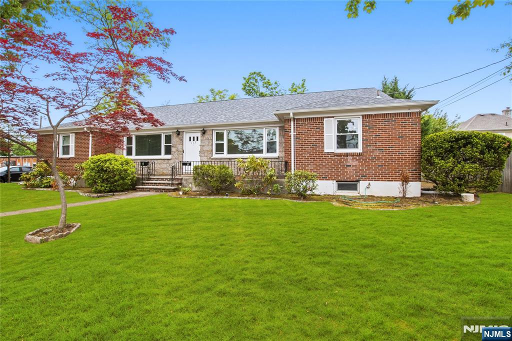 112 E Ackerman Avenue B right side
