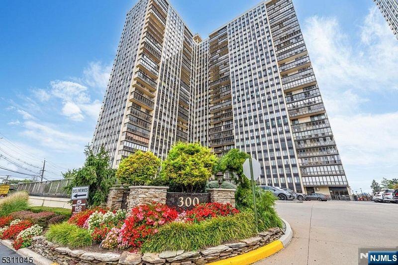 300 Winston Drive C3111