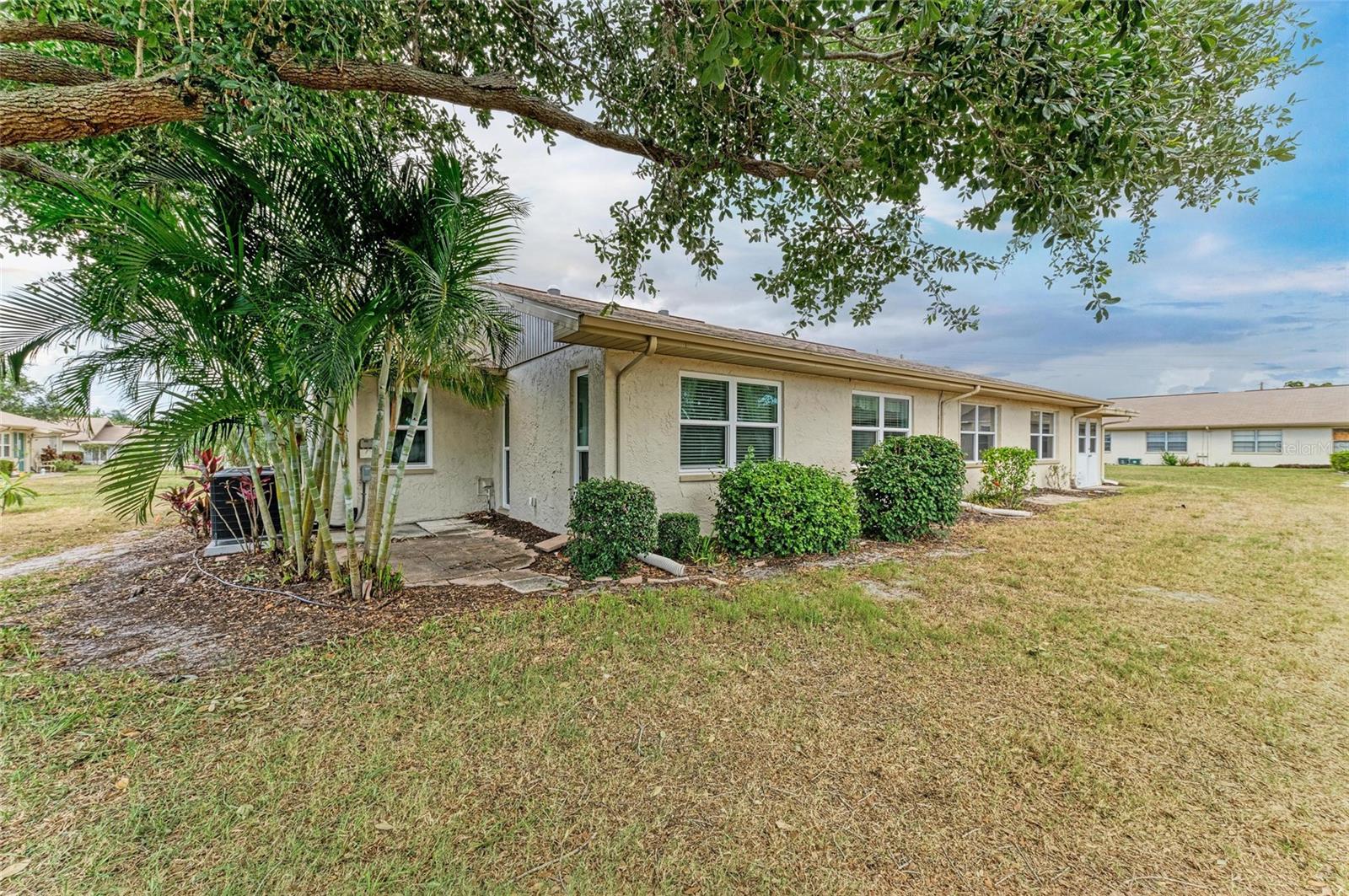 1906 CANTERBURY LN #16