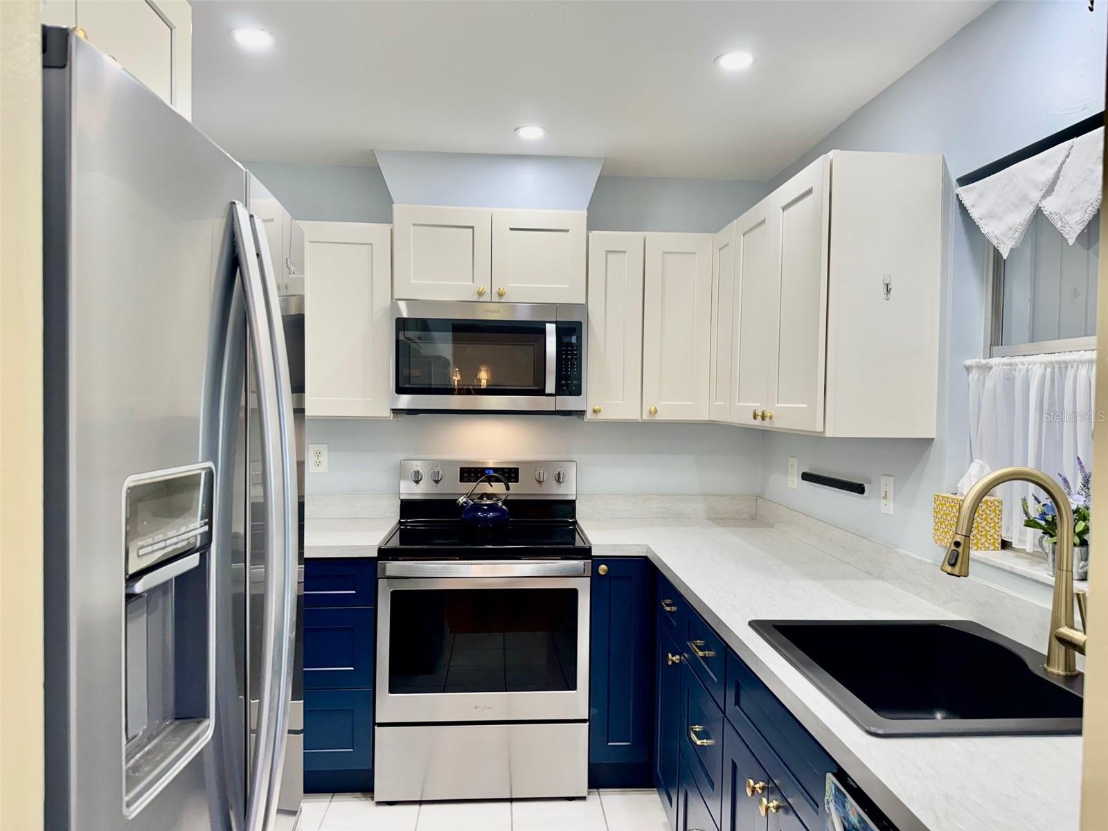 1906 CANTERBURY LN #16