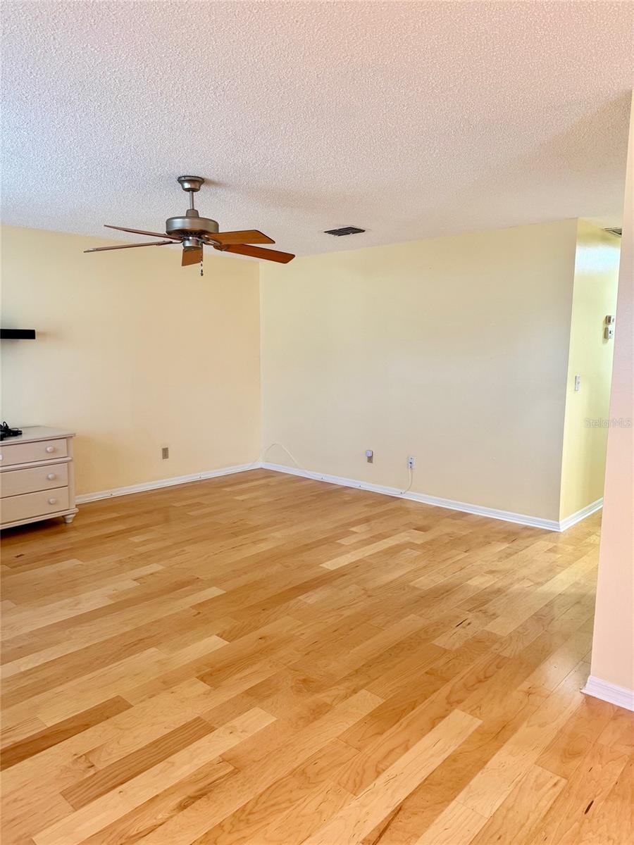 1906 CANTERBURY LN #16