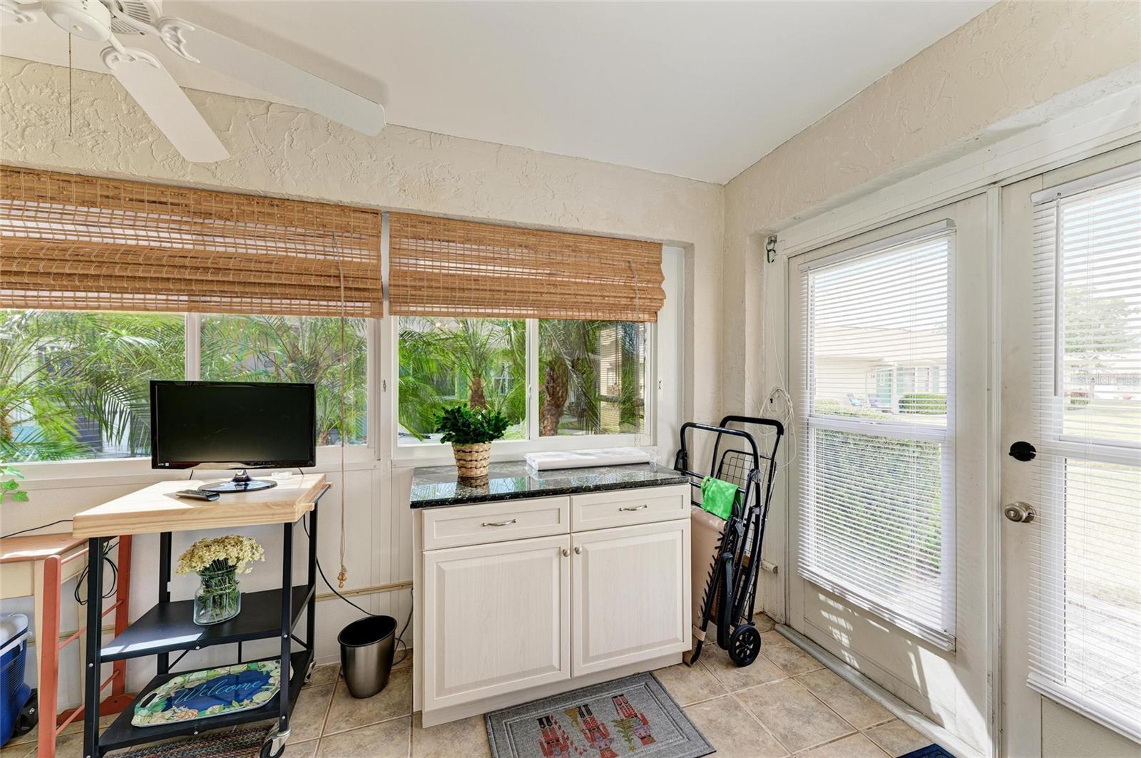 1906 CANTERBURY LN #16