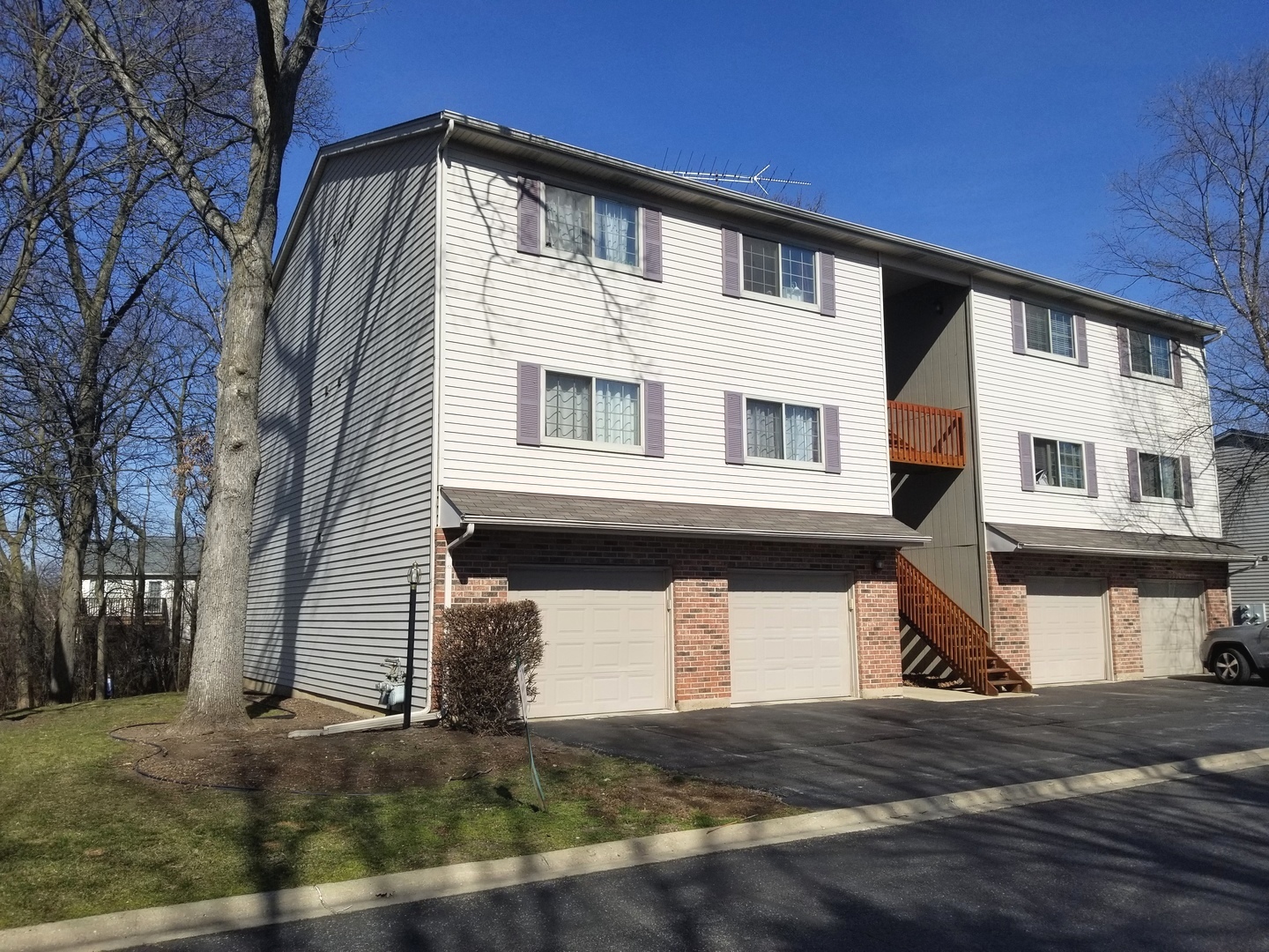 618 BUCKSKIN Lane Unit: 618
