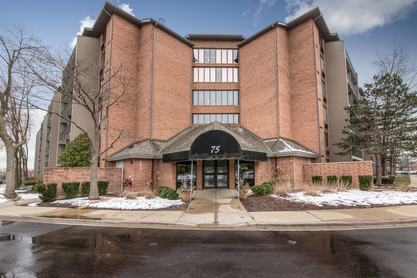 75 Kristin Circle Unit: 520