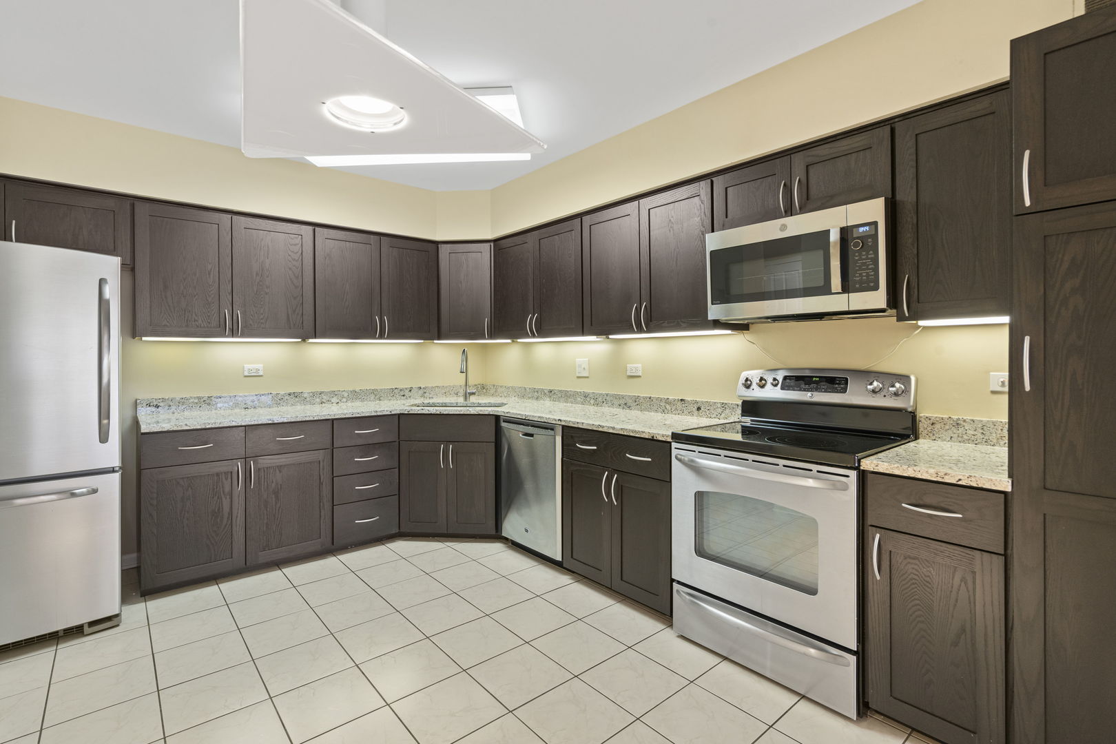3100 Lexington Lane Unit: 203