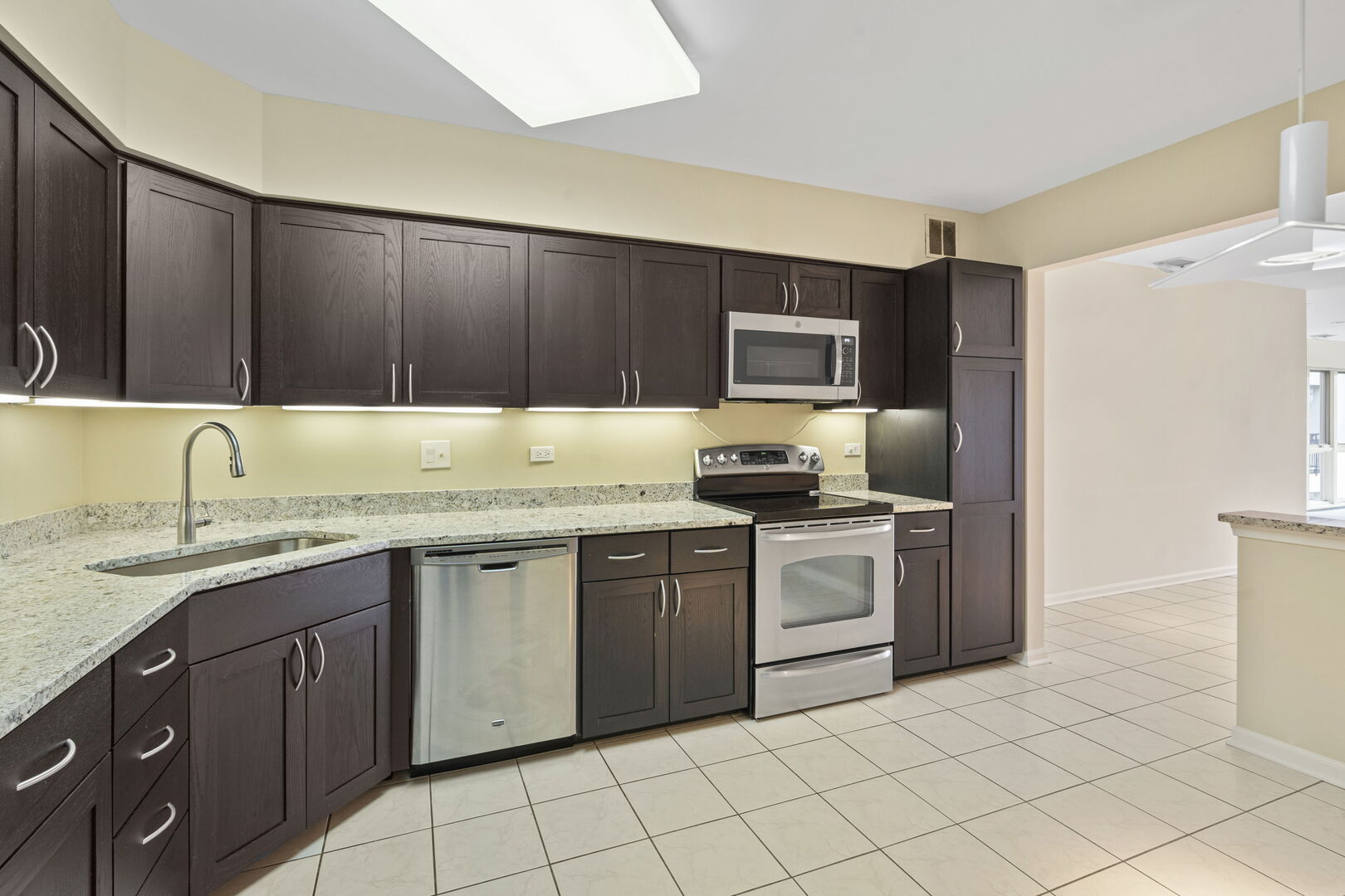 3100 Lexington Lane Unit: 203