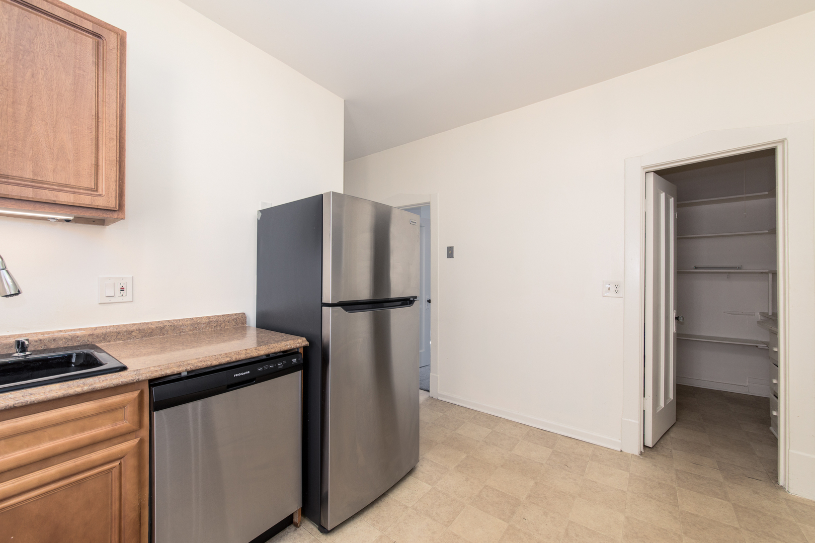 5253 W Cullom Avenue