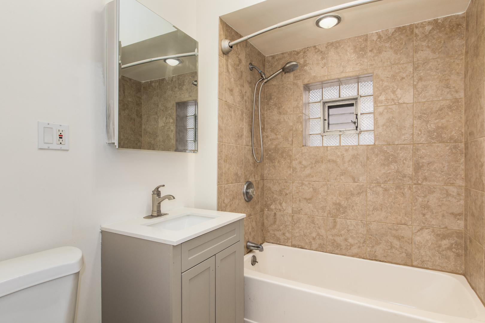 5253 W Cullom Avenue