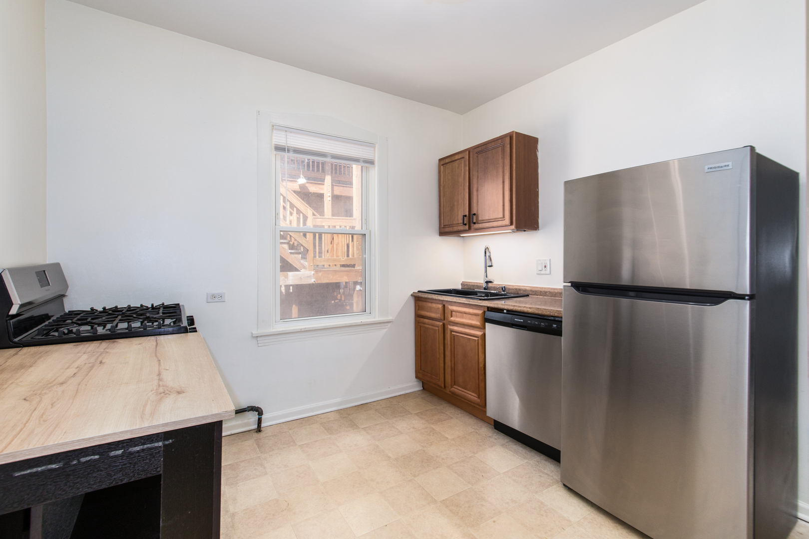 5253 W Cullom Avenue