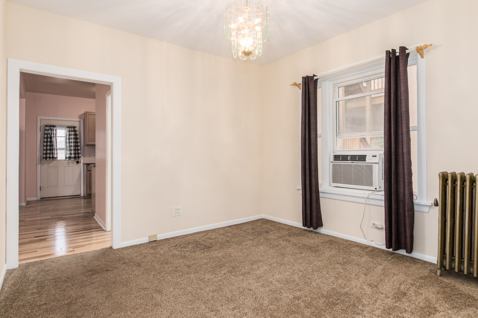 5253 W Cullom Avenue