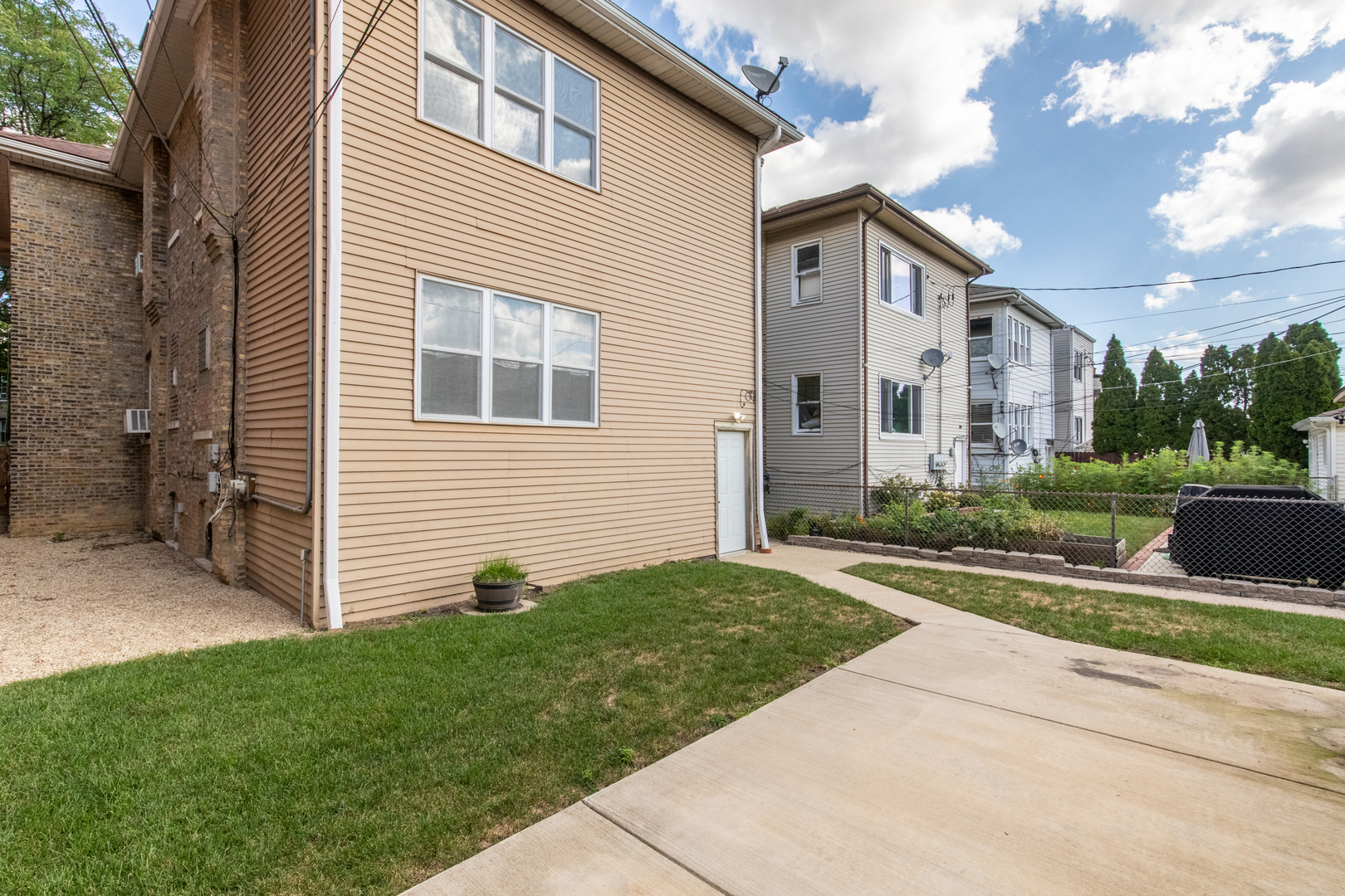 5253 W Cullom Avenue