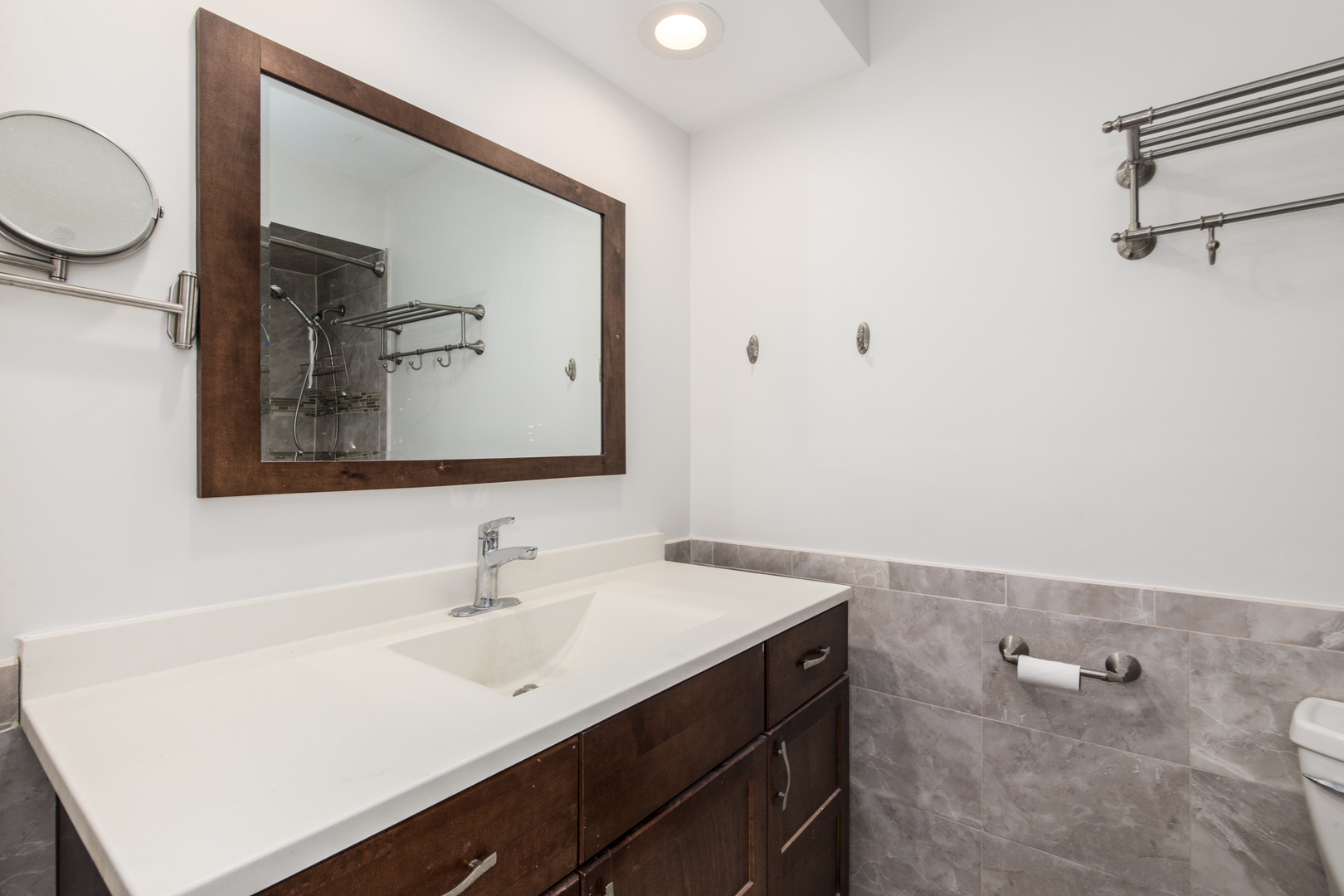 5961 N East Circle Avenue Unit: 1B