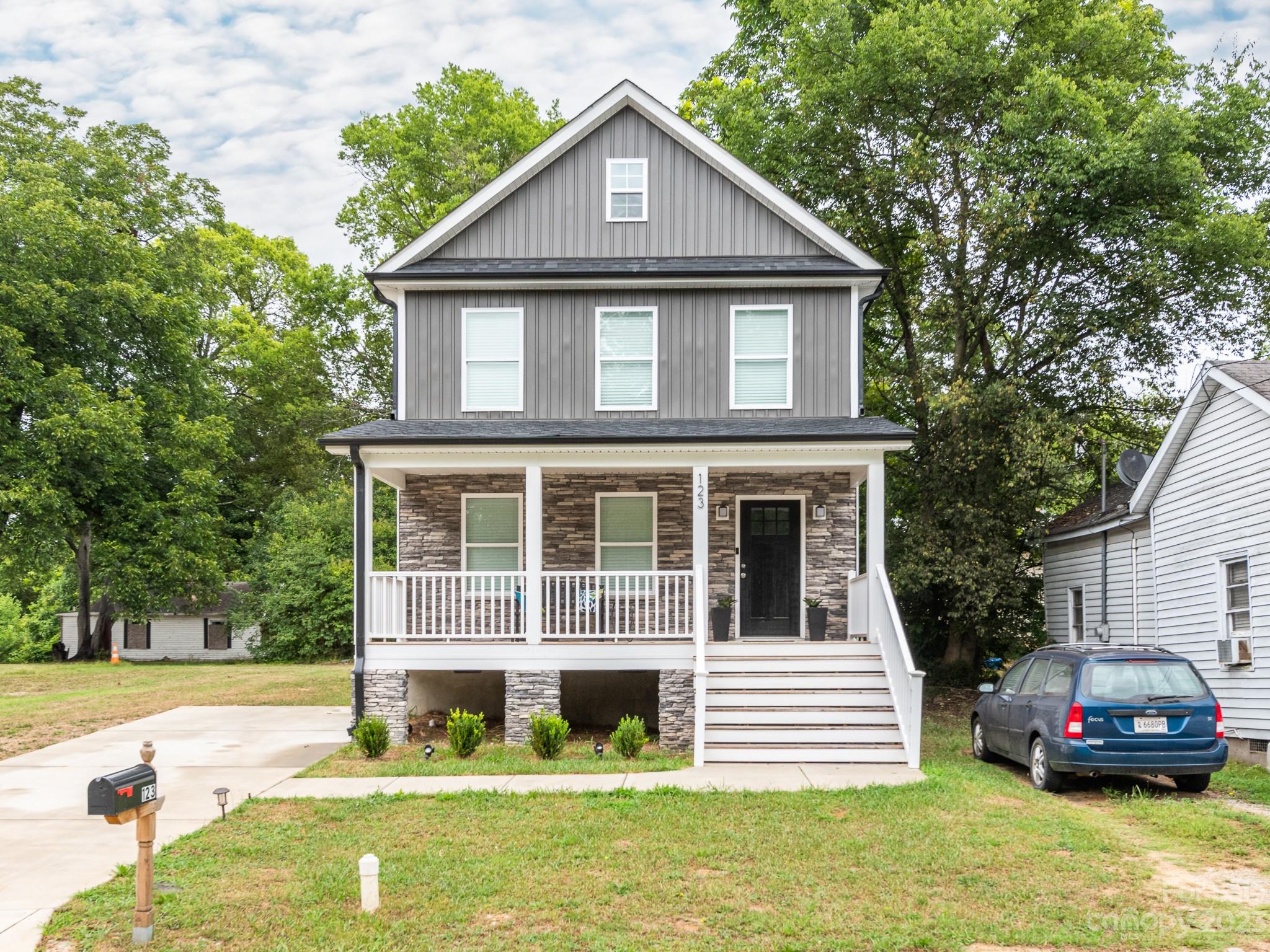 123 Pleasant Hill Street
