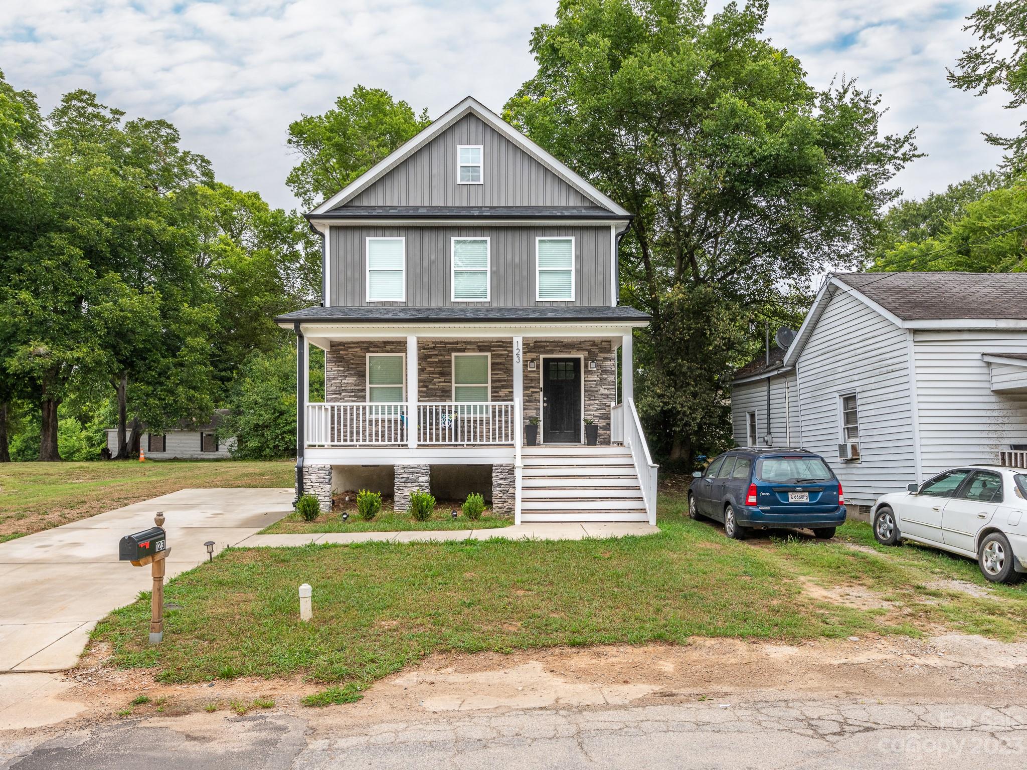 123 Pleasant Hill Street