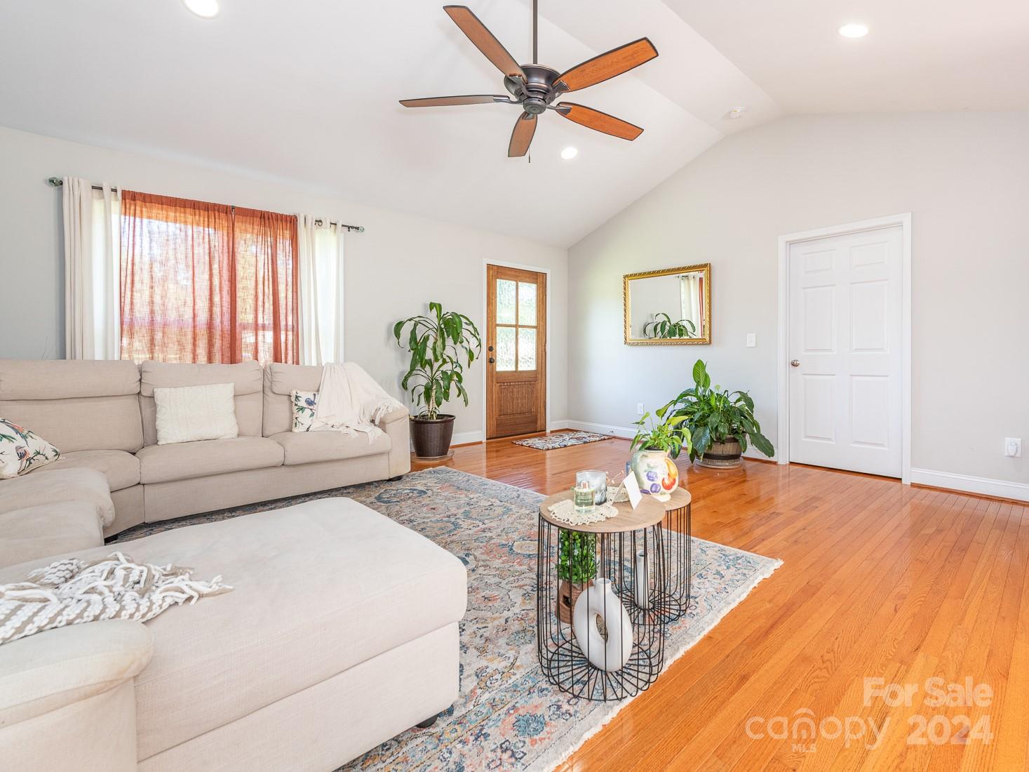 706 Woodside Drive