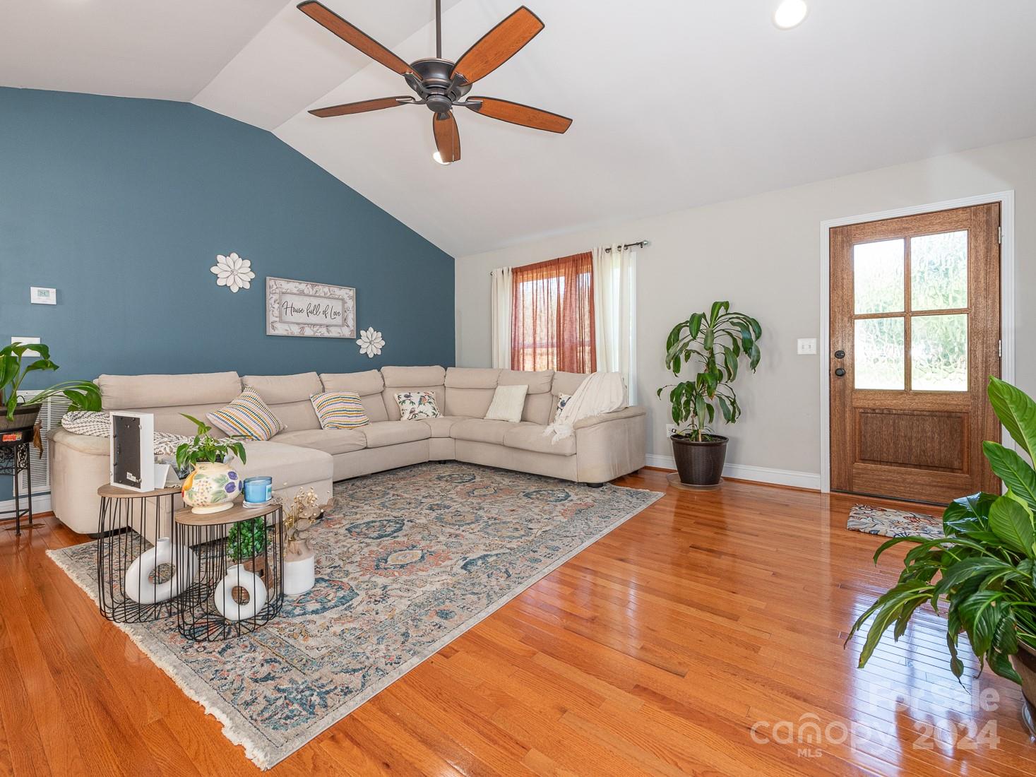 706 Woodside Drive