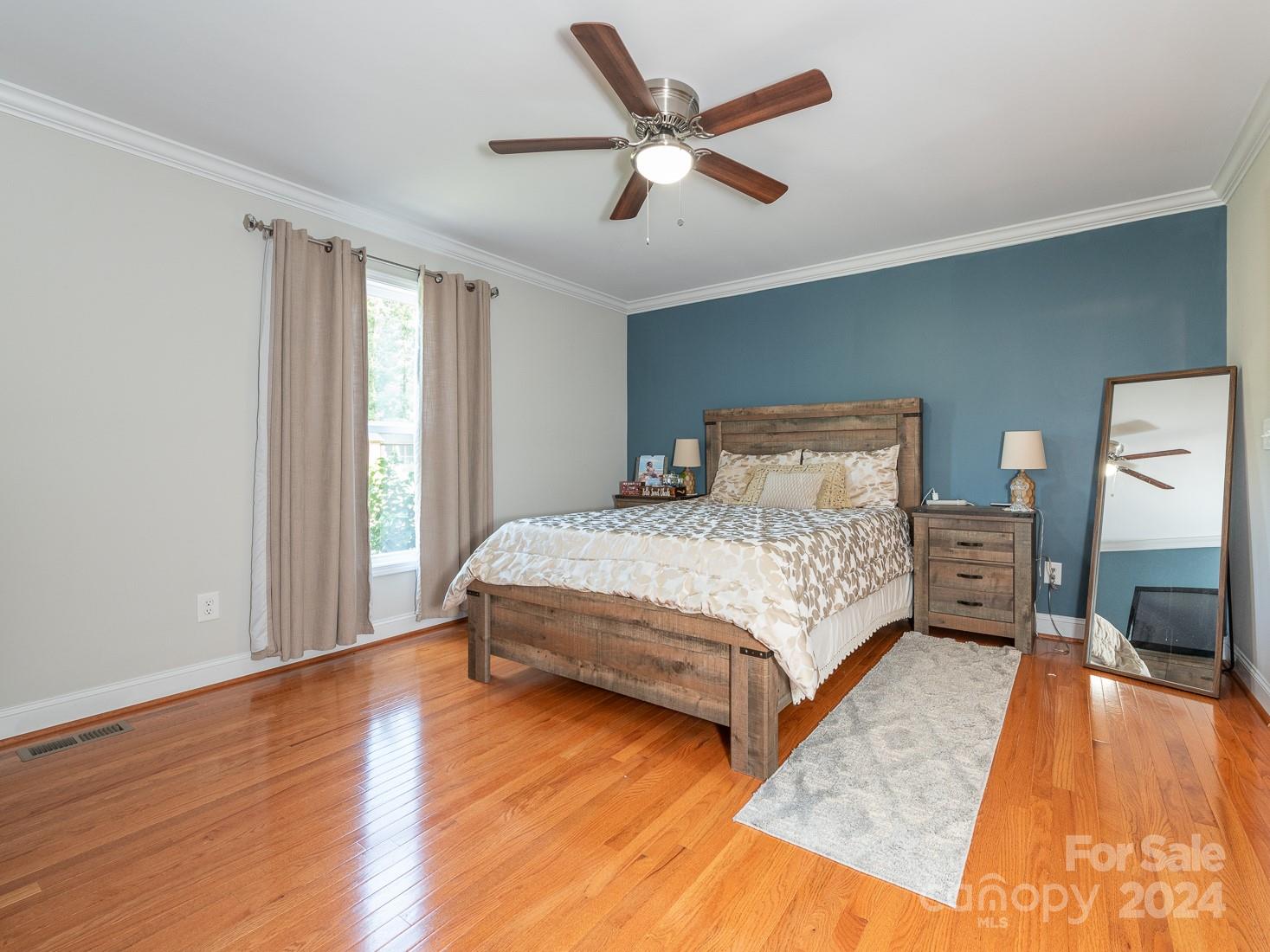 706 Woodside Drive