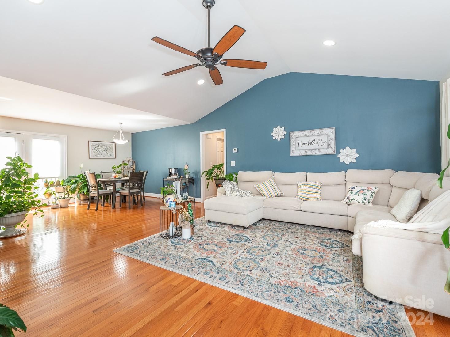 706 Woodside Drive