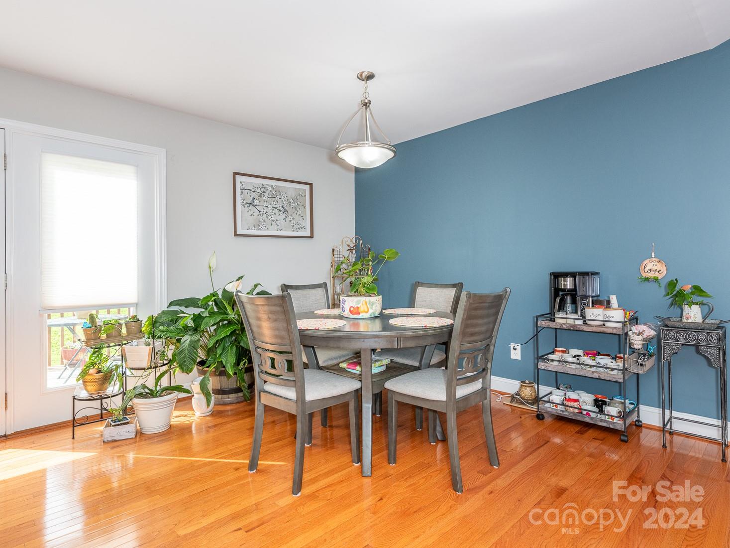 706 Woodside Drive
