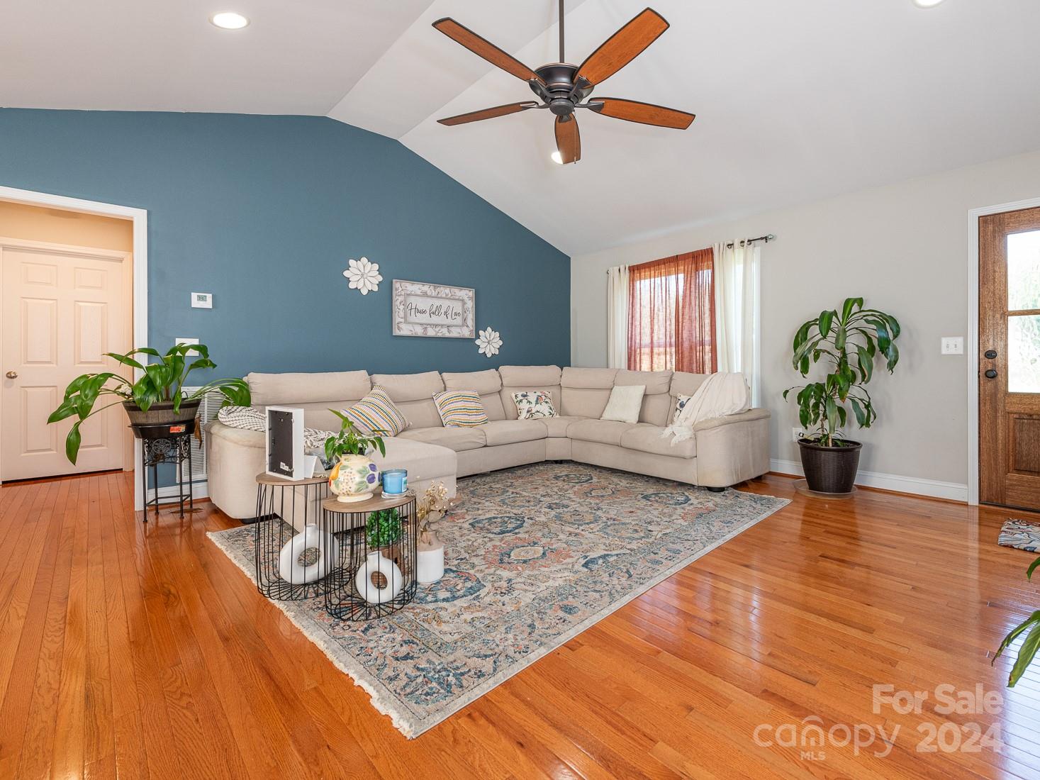 706 Woodside Drive