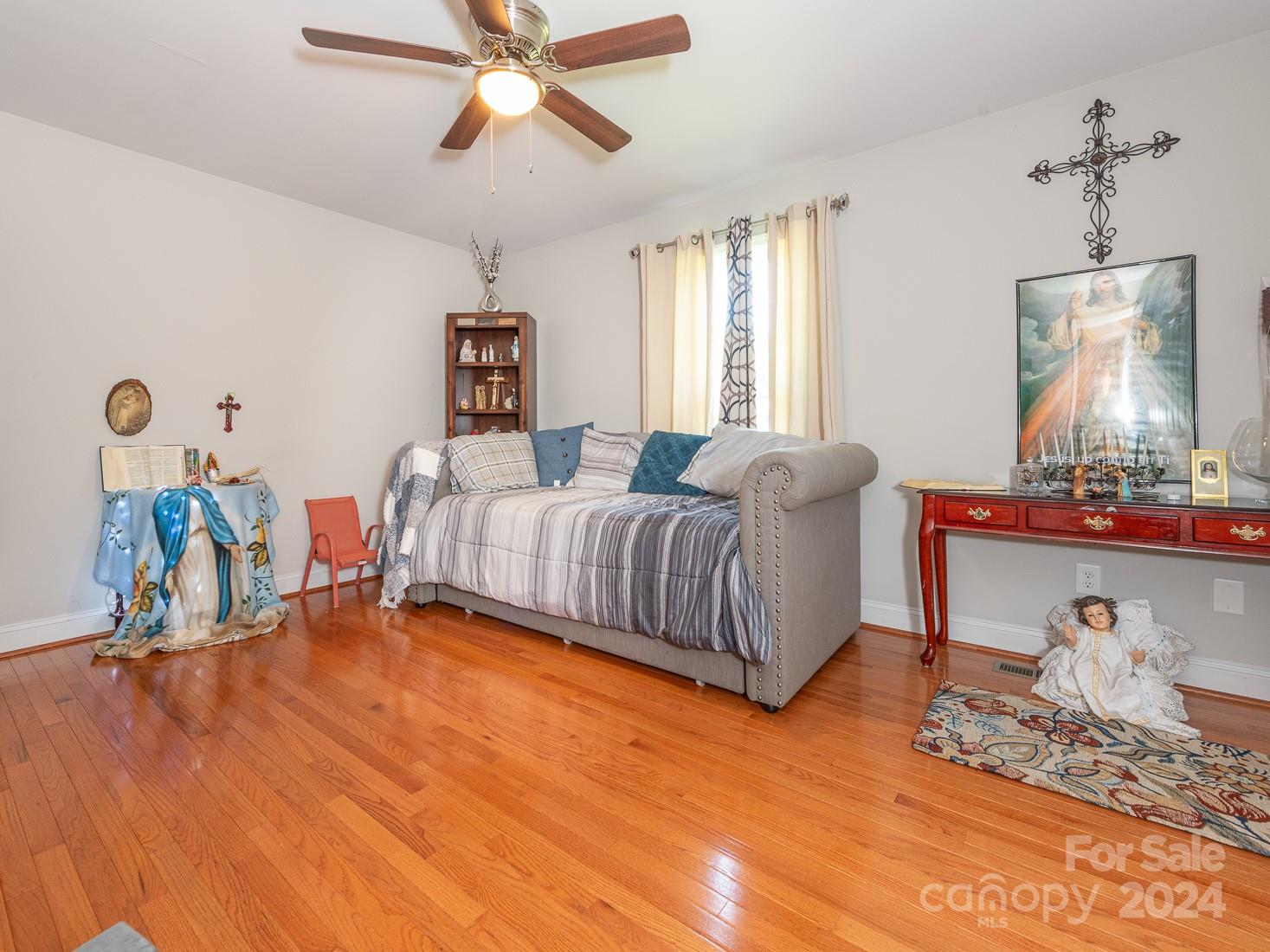 706 Woodside Drive